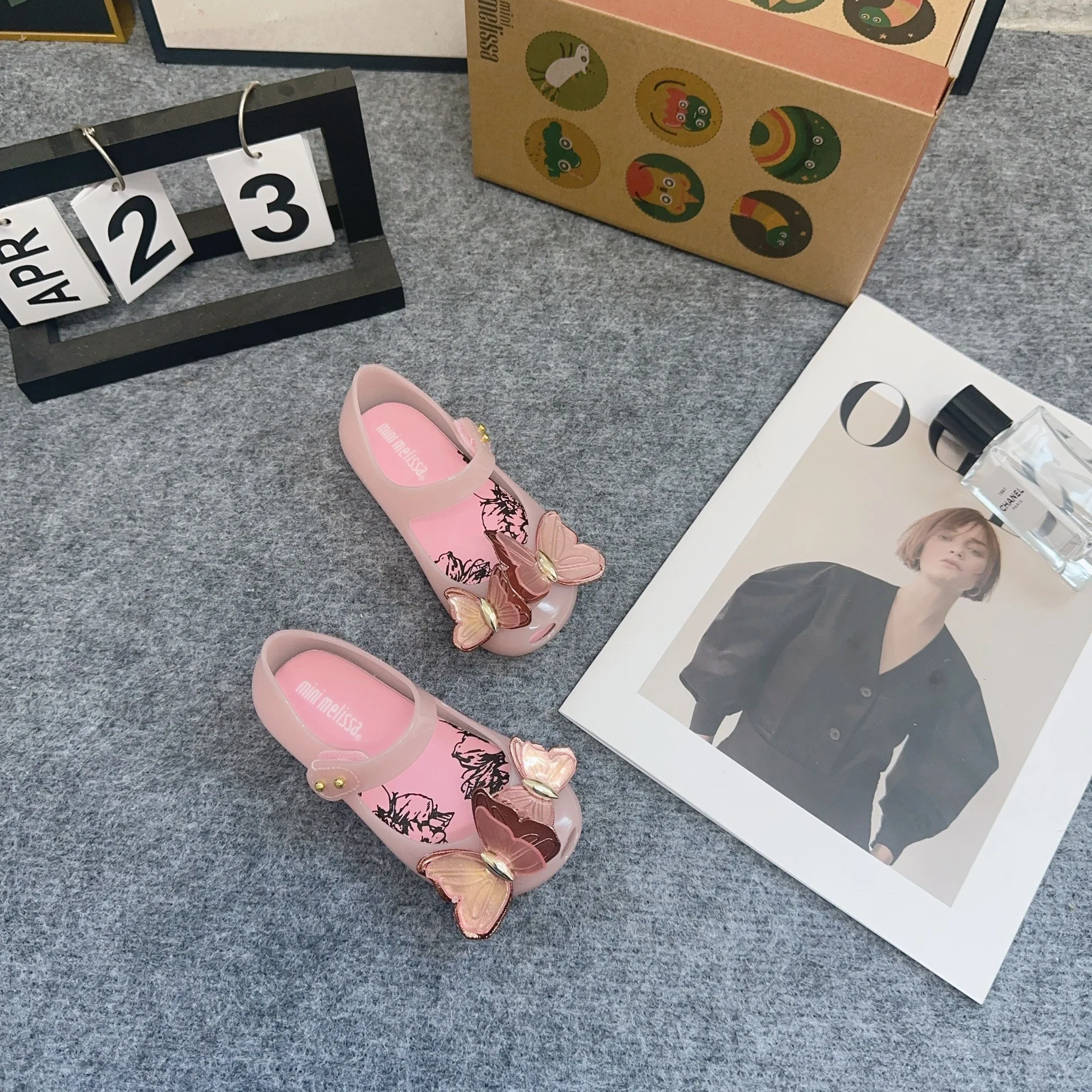 Mini Melissas High Quality Children's Jelly Shoes Baby Hollow Summer Sandals Cute Fruit Strawberry Soft Sole Roma Sandals
Mini Melissas High Quality Children's Jelly Shoes Baby Hollow Summer Sandals Cute Fruit Strawberry Soft Sole Roma Sandals