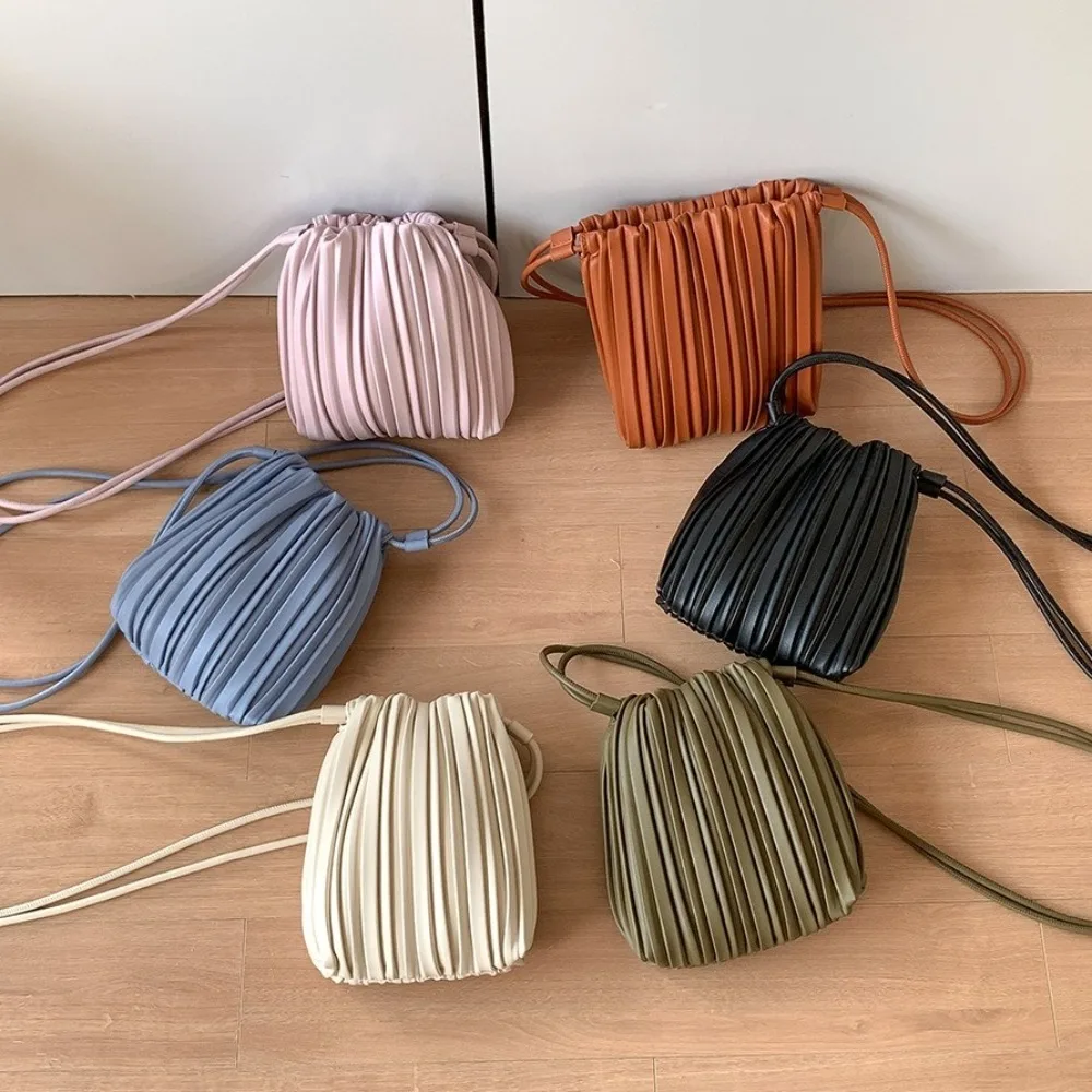 Trendy PU Leather Crossbody Bag Elegant Inner Insert Pocket Mini Coin Pouch Versatile Use Pleated Square Bag for Women Girls
Trendy PU Leather Crossbody Bag Elegant Inner Insert Pocket Mini Coin Pouch Versatile Use Pleated Square Bag for Women Girls