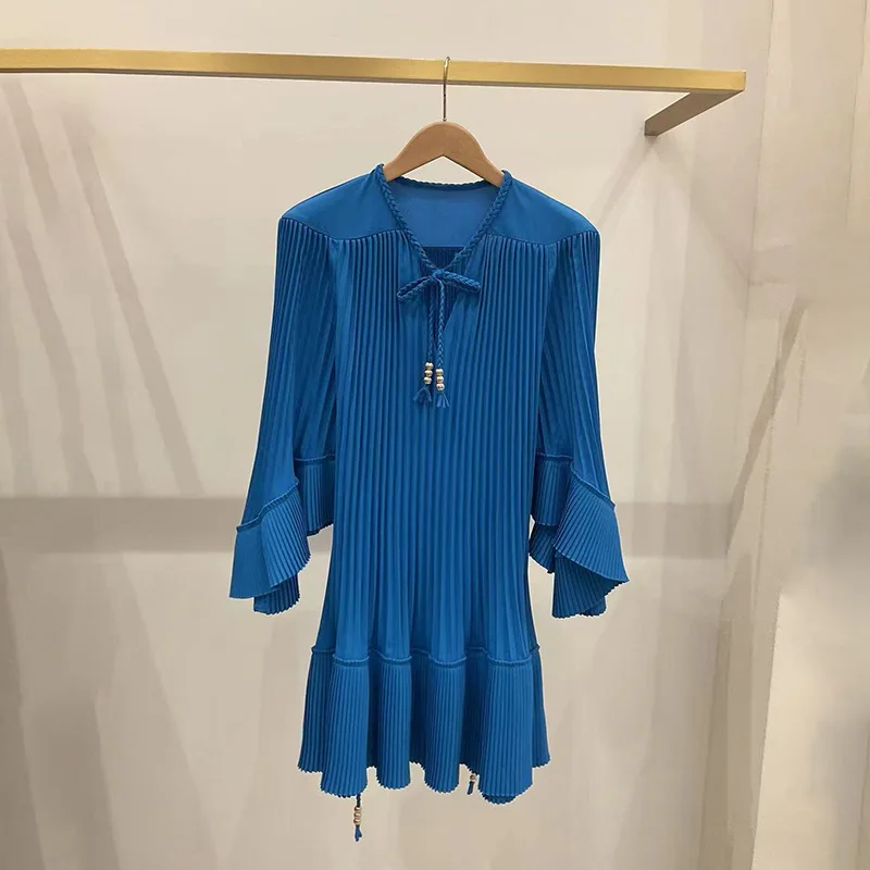 French Chic 2026 Spring Summer Elegant Solid Color Organ Pleated Flared Sleeve Tie V Neck Luxury Dress
French Chic 2026 Spring Summer Elegant Solid Color Organ Pleated Flared Sleeve Tie V Neck Luxury Dress