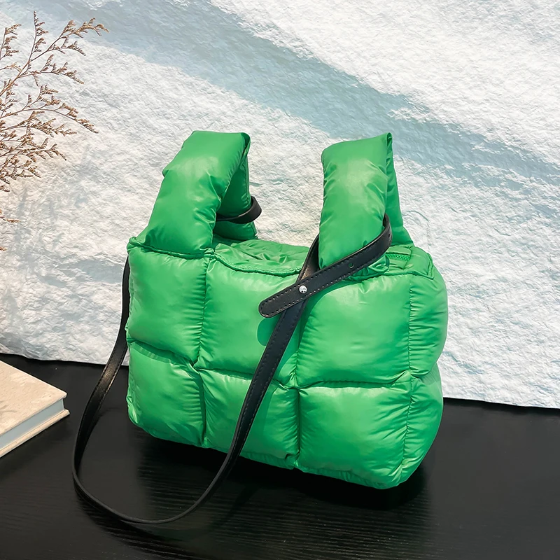 Fashion Large Tote Padded Handbags Designer Quilted Women Shoulder Bags Luxury 15 Colors Nylon Down Cotton Tote Bag Winter Purse
Fashion Large Tote Padded Handbags Designer Quilted Women Shoulder Bags Luxury 15 Colors Nylon Down Cotton Tote Bag Winter Purse