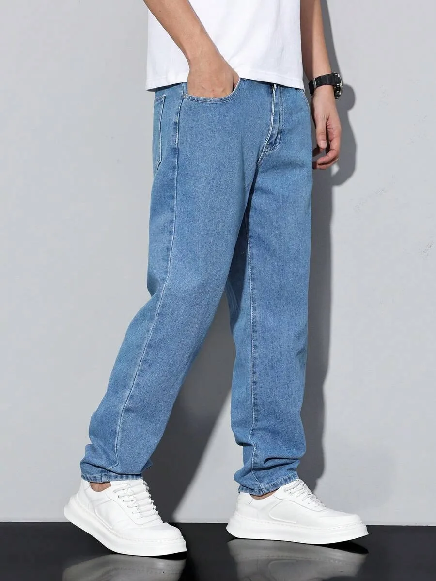 Мужские узкие джинсы прямого кроя, прямой и простой дизайн, подходящие для повседневной носки на все сезоны.
Мужские узкие джинсы прямого кроя, прямой и простой дизайн, подходящие для повседневной носки на все сезоны.