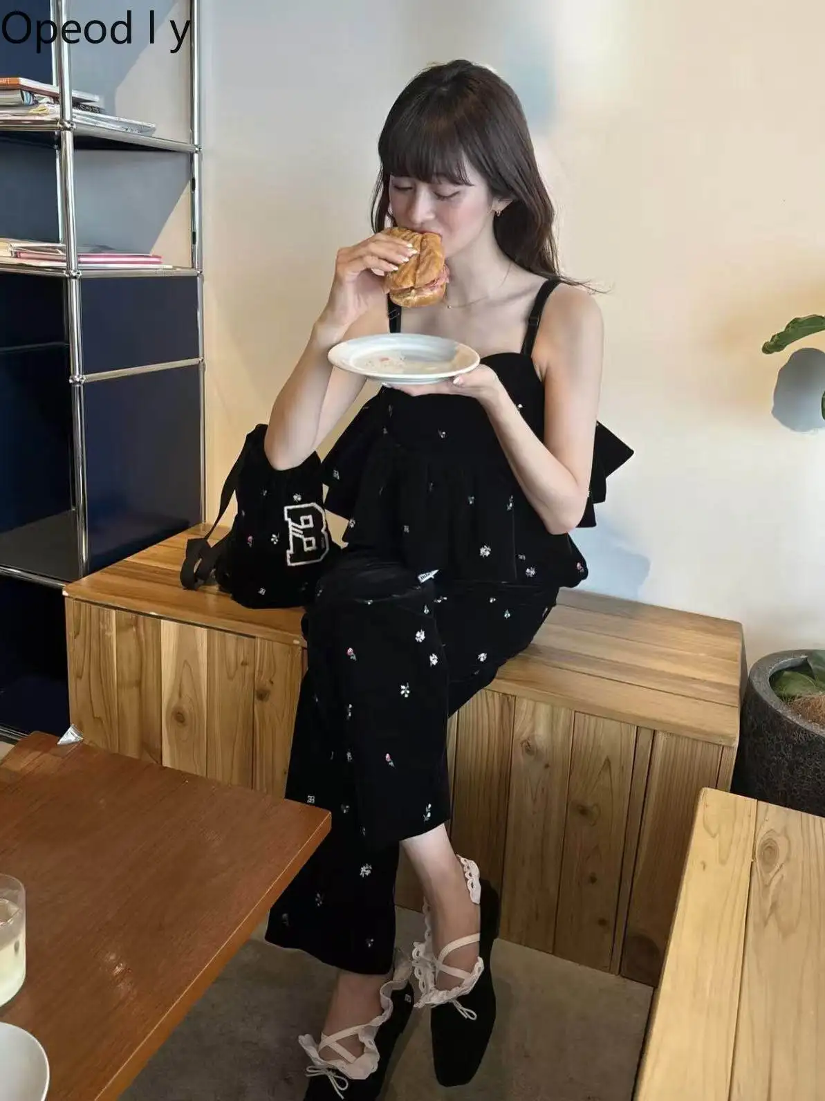 Japanese Sweet Fashion Bud Camis New 2026 Autumn Girl's Sweet Embroidery Sleeveless Tops Women's Short Tanks Top and Pants Sets
Japanese Sweet Fashion Bud Camis New 2026 Autumn Girl's Sweet Embroidery Sleeveless Tops Women's Short Tanks Top and Pants Sets