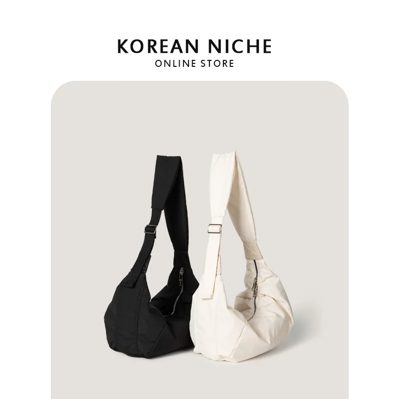 New Korean Dongdaemun Niche Lightweight Nylon Cloth Single Shoulder Crossbody Bag for Women, Versatile and Lazy Commuting Style 
New Korean Dongdaemun Niche Lightweight Nylon Cloth Single Shoulder Crossbody Bag for Women, Versatile and Lazy Commuting Style