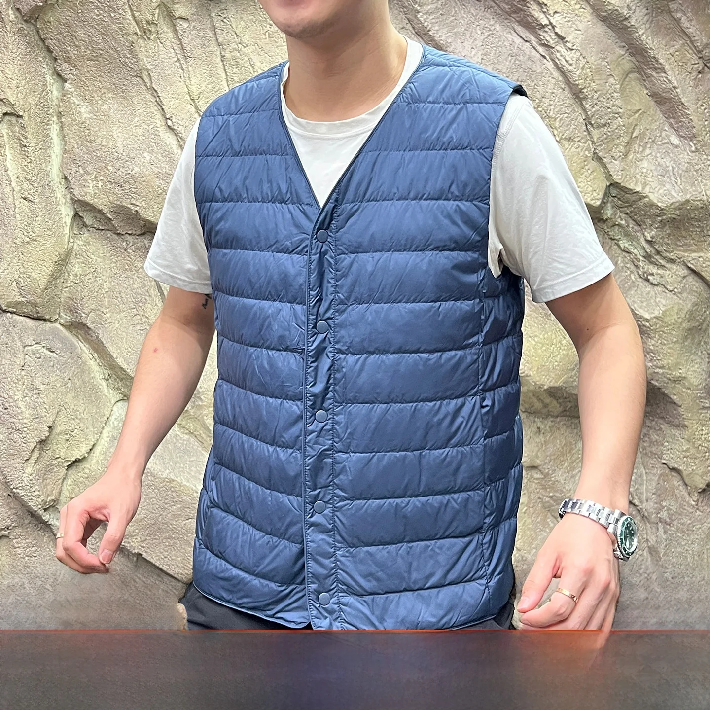 High Quali 90 down Vest Lightweight Warm V-Ne Layering Sle for Autumn Winter Couples Faion Loose Fit Basic Sle Yout...
High Quali 90 down Vest Lightweight Warm V-Ne Layering Sle for Autumn Winter Couples Faion Loose Fit Basic Sle Yout...