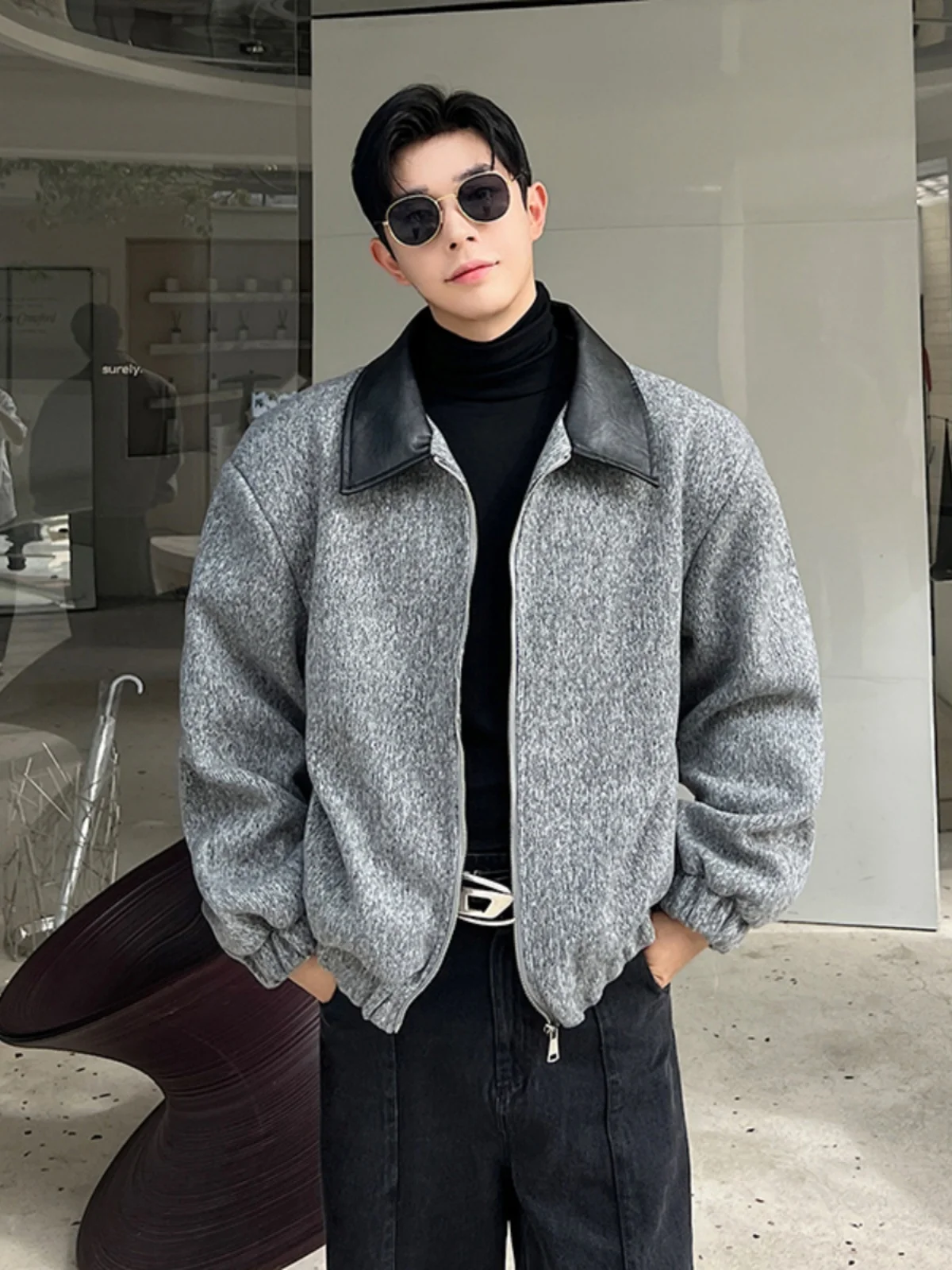Korean Sle Men's Zipper Leather Patchwork Collar Sweater Jaet Loose Fit ort Outerwear Faionable All Seasons
Korean Sle Men's Zipper Leather Patchwork Collar Sweater Jaet Loose Fit ort Outerwear Faionable All Seasons