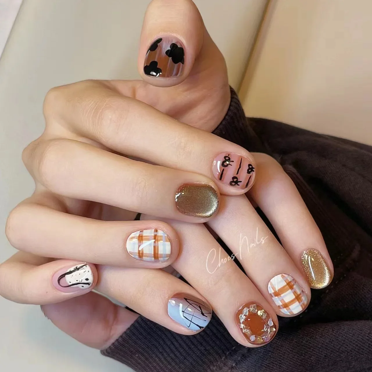 10Pcs Autumn&Winter Caramel Coffee Color Handmade Press on Nails Hand-painted Plaid Design Fake Nail Tips for Women Daily Wear
10Pcs Autumn&Winter Caramel Coffee Color Handmade Press on Nails Hand-painted Plaid Design Fake Nail Tips for Women Daily Wear