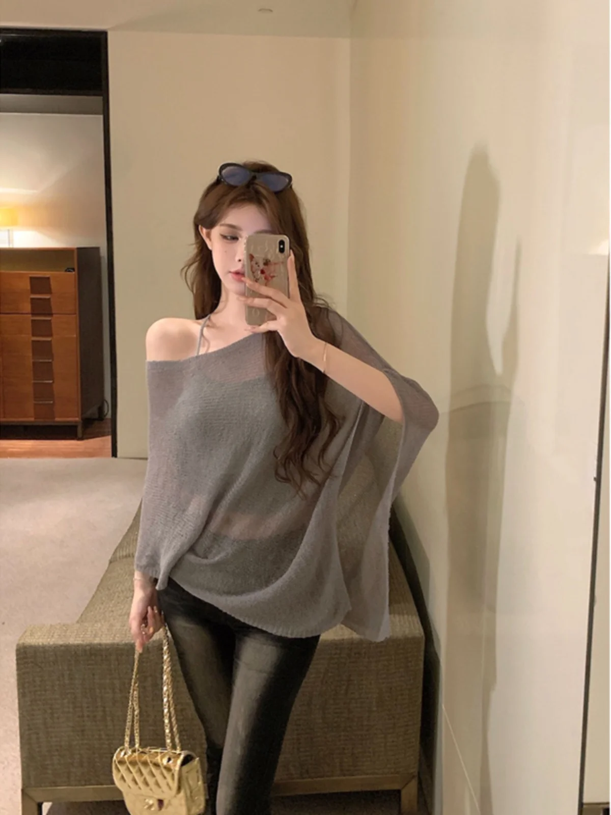 Mumili Women's Summer 2024 Ice Silk Thin Cloak Sleeveless Fashionable Unique Sun Protection Clothing Korean Style Commute Wind
Mumili Women's Summer 2024 Ice Silk Thin Cloak Sleeveless Fashionable Unique Sun Protection Clothing Korean Style Commute Wind