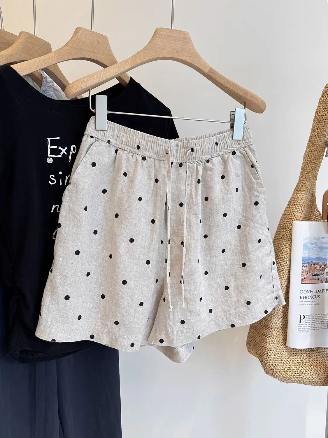 plus Size Women's Casual Linen Polka Dot Shorts Lightweight Summer Sport Wide Leg Pants High Waist Straight Leg Pocket Design
plus Size Women's Casual Linen Polka Dot Shorts Lightweight Summer Sport Wide Leg Pants High Waist Straight Leg Pocket Design
