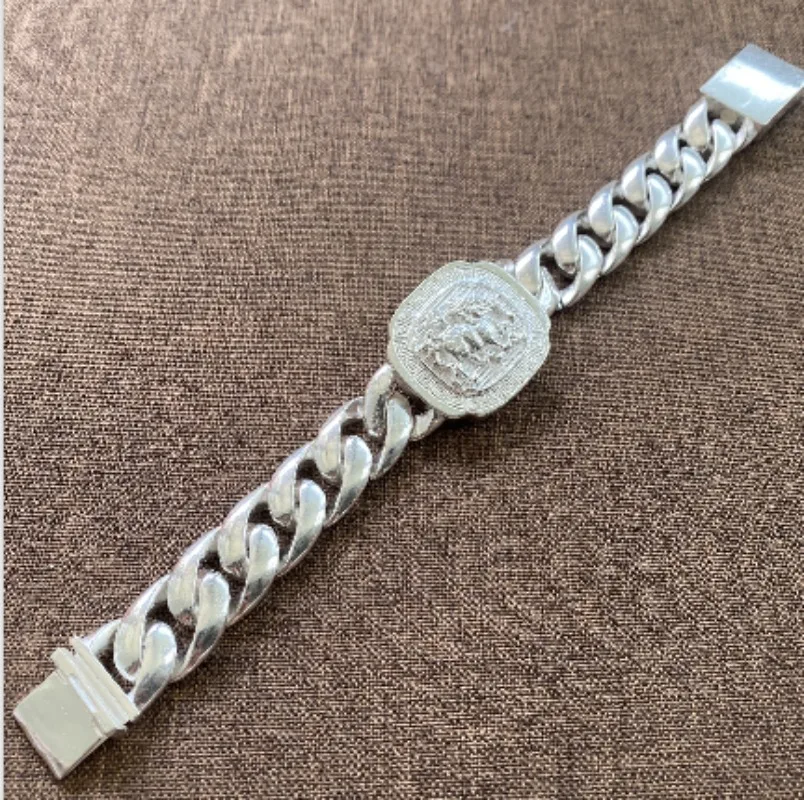 White Copper Lion Embossed Cuban Link Bracelet, Retro Biker Style Bangle, Unisex Hip Hop Streetwear Jewelry
White Copper Lion Embossed Cuban Link Bracelet, Retro Biker Style Bangle, Unisex Hip Hop Streetwear Jewelry