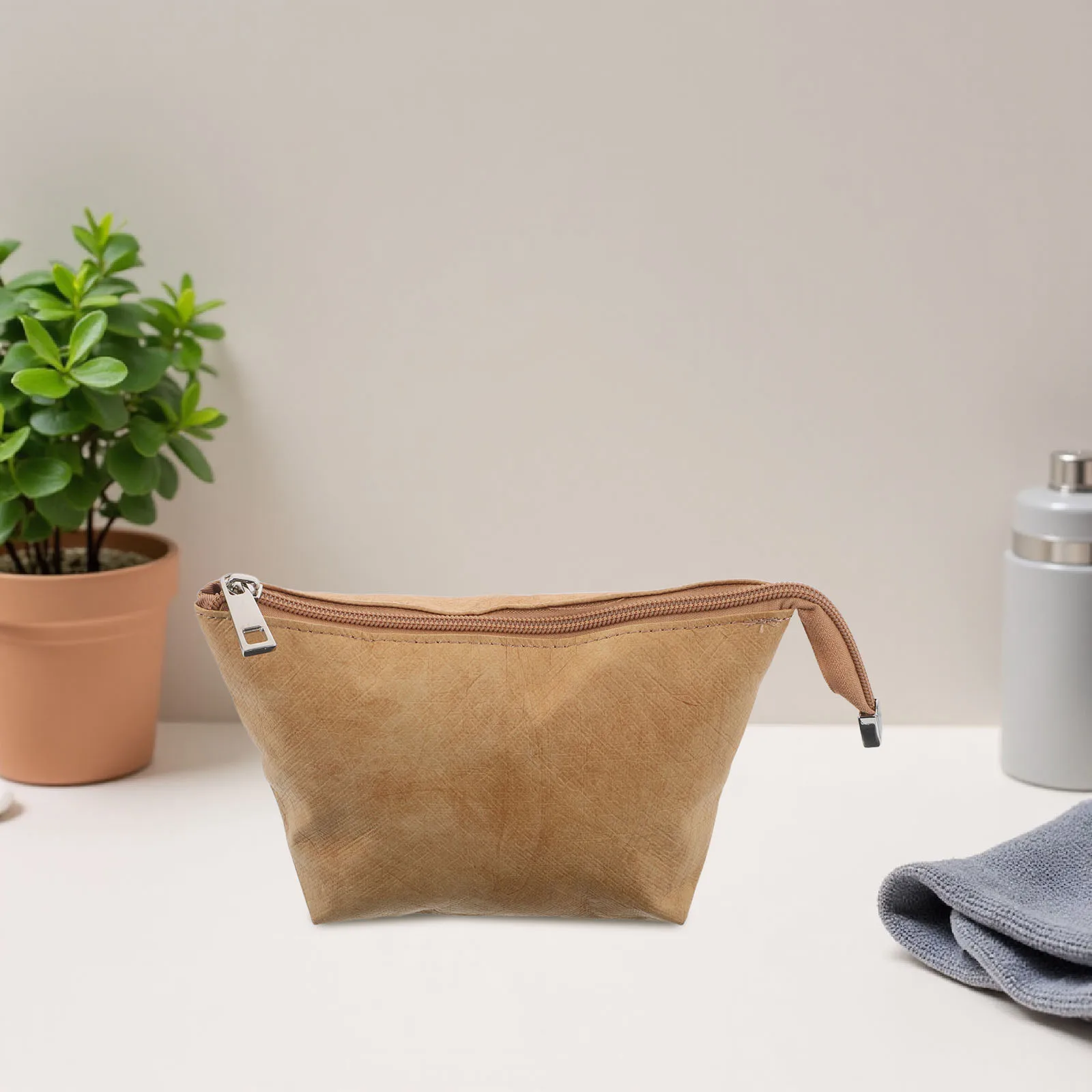 Portable Waterproof Makeup Bag Large Capacity Travel Pouch Organizer Creative Design Zippered Toiletry Bag for Women
Portable Waterproof Makeup Bag Large Capacity Travel Pouch Organizer Creative Design Zippered Toiletry Bag for Women