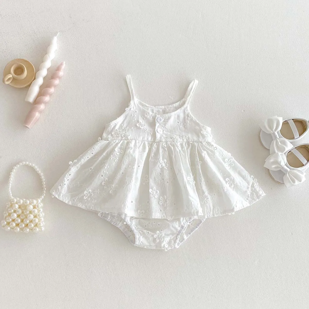 White Embroidered Suspender Bag for Baby Girl, Summer Baby Jumpsuit, Sleeveless Newborn Full Moon Princess Dress
White Embroidered Suspender Bag for Baby Girl, Summer Baby Jumpsuit, Sleeveless Newborn Full Moon Princess Dress