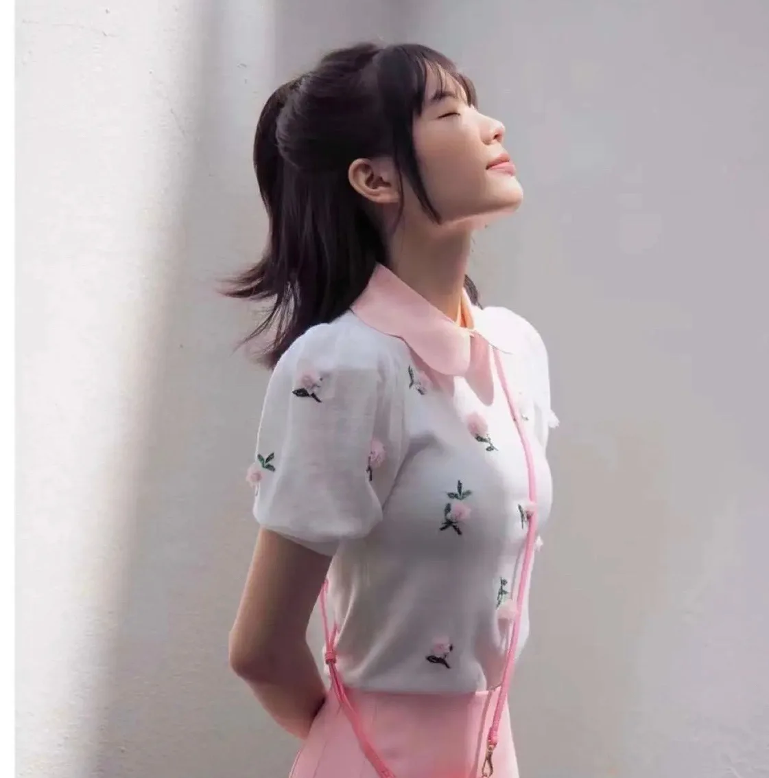 Women's 3D Flower Appliques sweater Detachable Doll Collar Short Sleeve Women Sweet Wool Top Pullover
Women's 3D Flower Appliques sweater Detachable Doll Collar Short Sleeve Women Sweet Wool Top Pullover