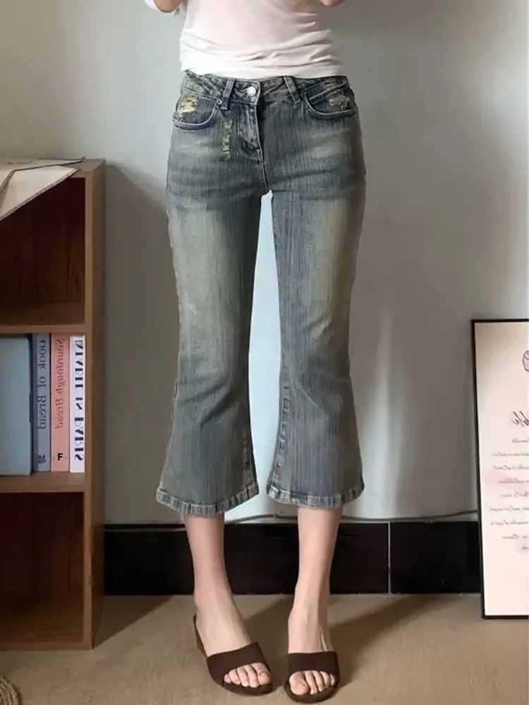 Retro American Washed Distressed Denim Shorts Women's Low Waist Seven-eighths Flared Jeans Neutral Style Outdoor Wear
Retro American Washed Distressed Denim Shorts Women's Low Waist Seven-eighths Flared Jeans Neutral Style Outdoor Wear