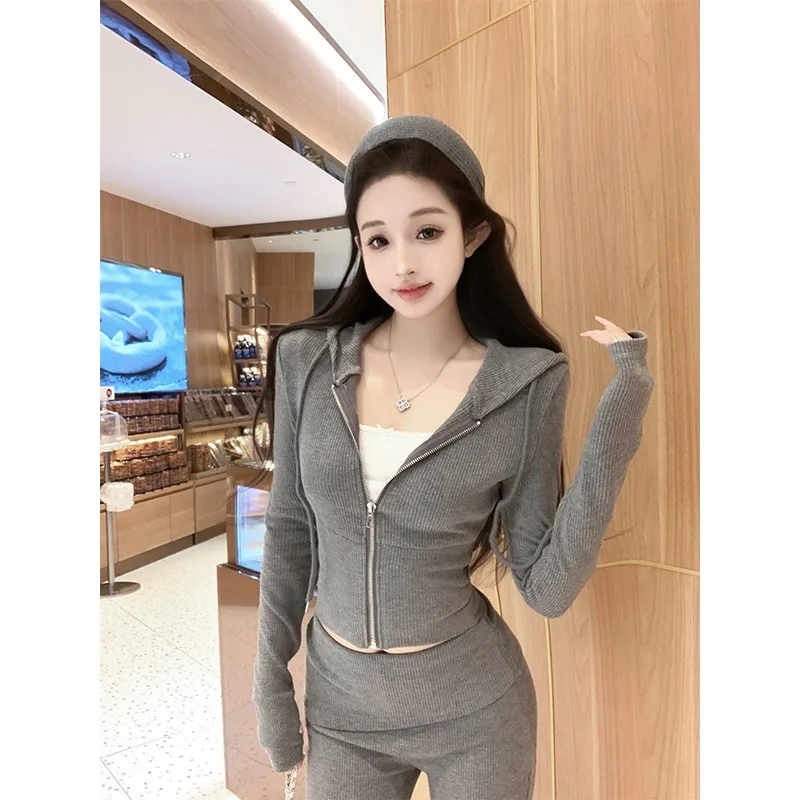 Retro hooded zipper open top slim fit top flared pants 2025 new Hong Kong style set for women's spring sports fashion
Retro hooded zipper open top slim fit top flared pants 2025 new Hong Kong style set for women's spring sports fashion