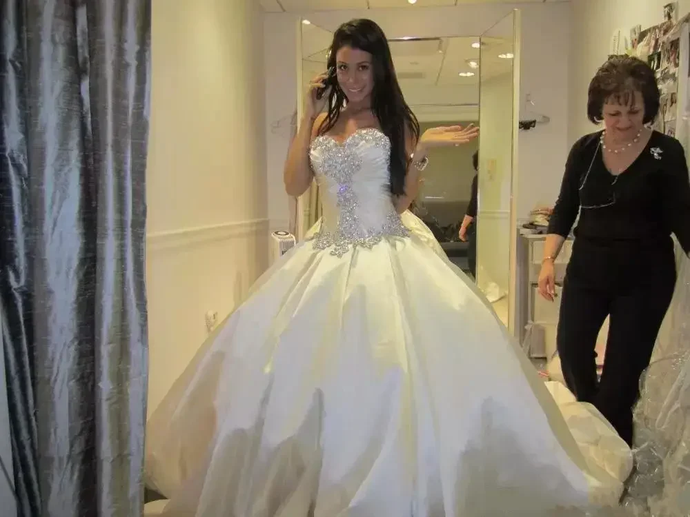 Customized Luxious Sweetheart Crystals Beaded Wedding Dresses Robe De Mariée Cathedral Satin Plus Size Ballgown Bridal Gowns
Customized Luxious Sweetheart Crystals Beaded Wedding Dresses Robe De Mariée Cathedral Satin Plus Size Ballgown Bridal Gowns