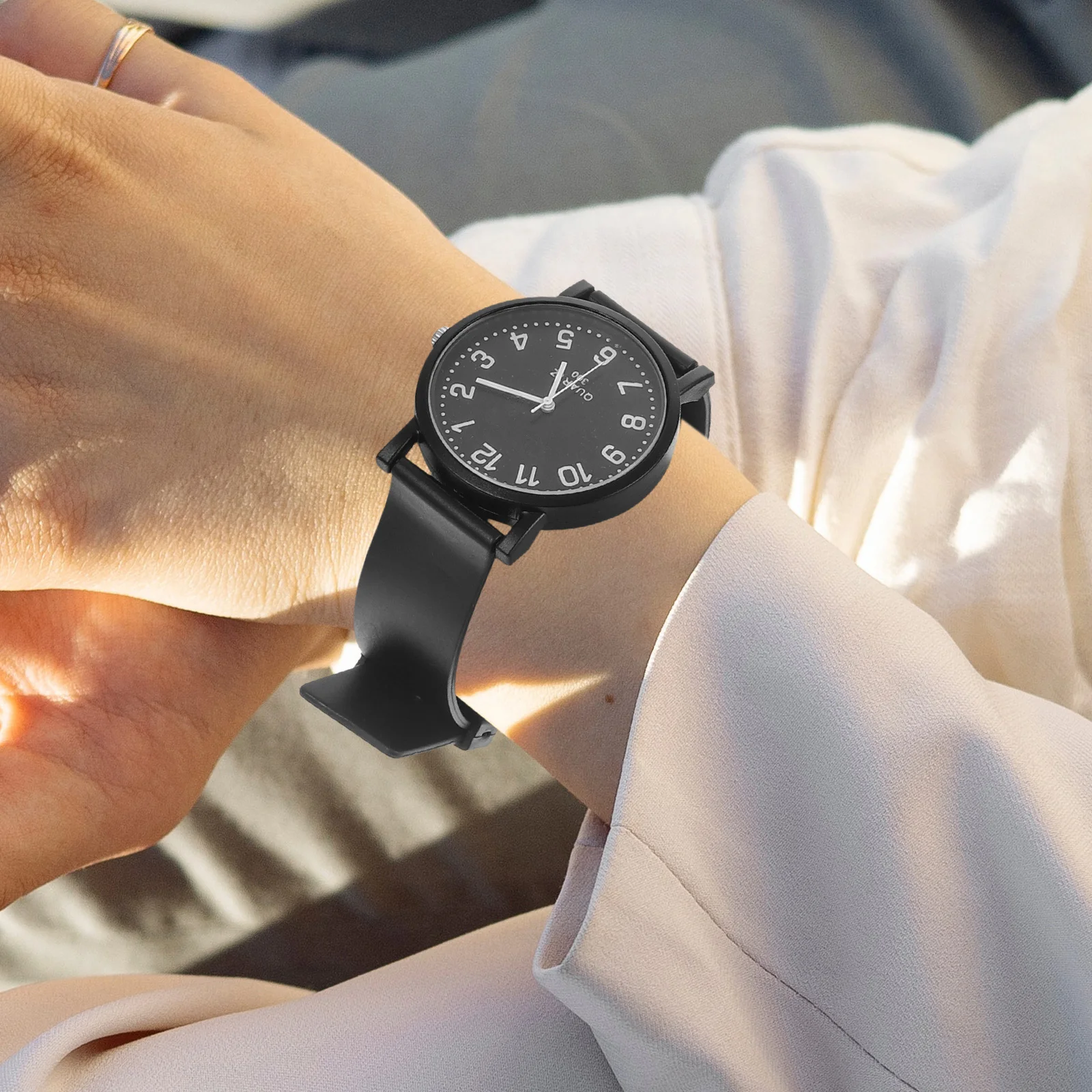 Retro Quartz Watch for Students Adjustable Simple Design Durable Portable Time Helper Gift Student Watch
Retro Quartz Watch for Students Adjustable Simple Design Durable Portable Time Helper Gift Student Watch