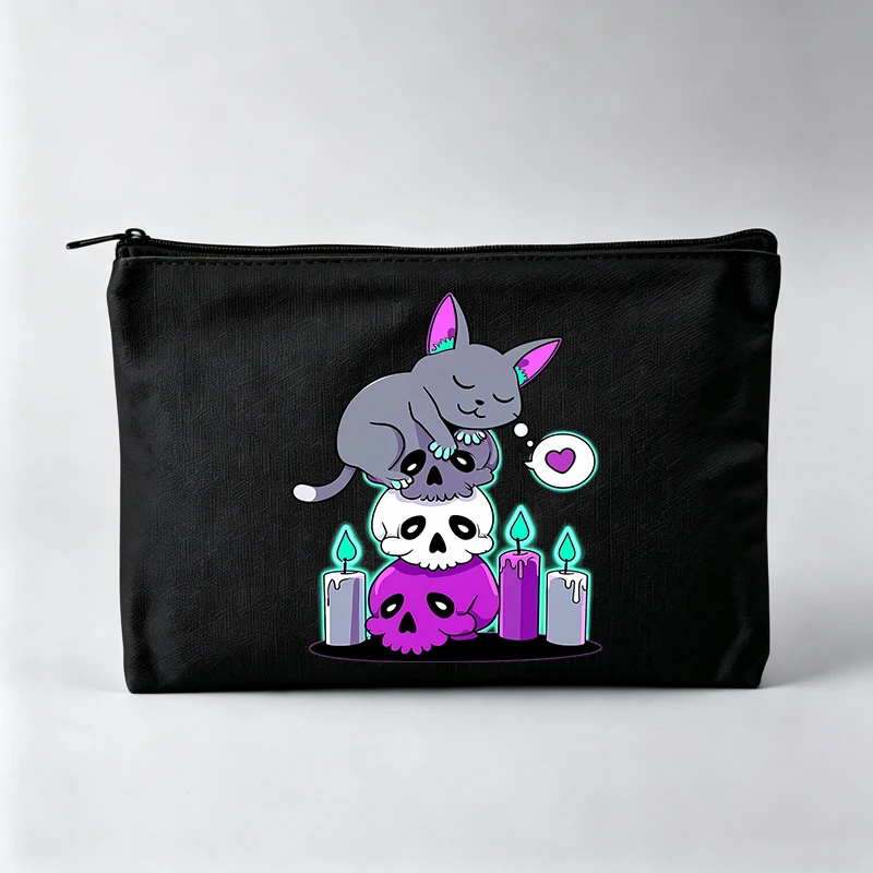 Women's Cat and Skull Graphic Makeup Bag, Gothic Style Cosmetic Pouch for Daily Use
Women's Cat and Skull Graphic Makeup Bag, Gothic Style Cosmetic Pouch for Daily Use