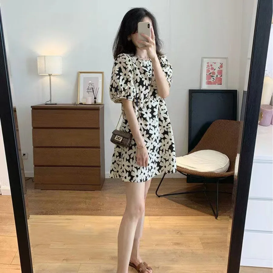【New style】Retro age-reducing print dress for women's summer new style French sweet bubble sleeves loose slimming A-line dress
【New style】Retro age-reducing print dress for women's summer new style French sweet bubble sleeves loose slimming A-line dress