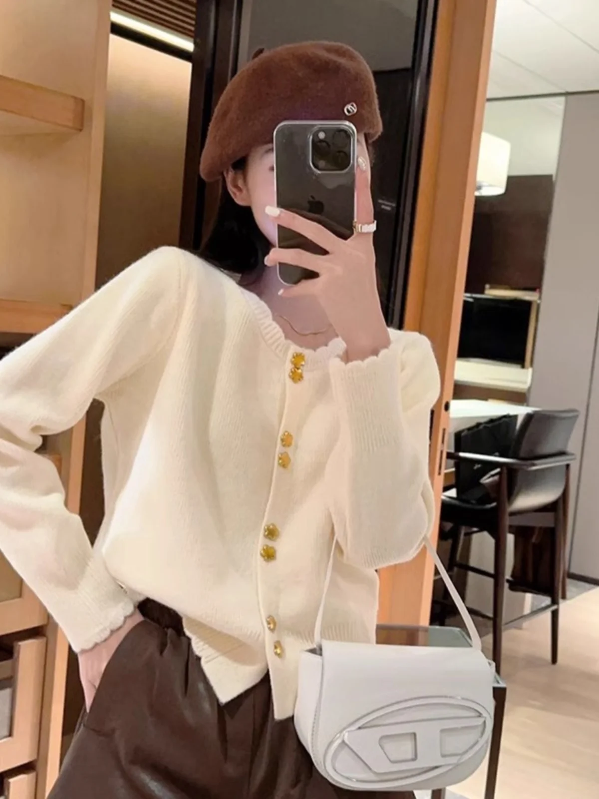 Мягкий, очаровательный, модный вязаный кардиган с рюшами на воротнике, уникальный, для ранней осени, в корейском стиле, стандартный крой, полиэстер
Мягкий, очаровательный, модный вязаный кардиган с рюшами на воротнике, уникальный, для ранней осени, в корейском стиле, стандартный крой, полиэстер