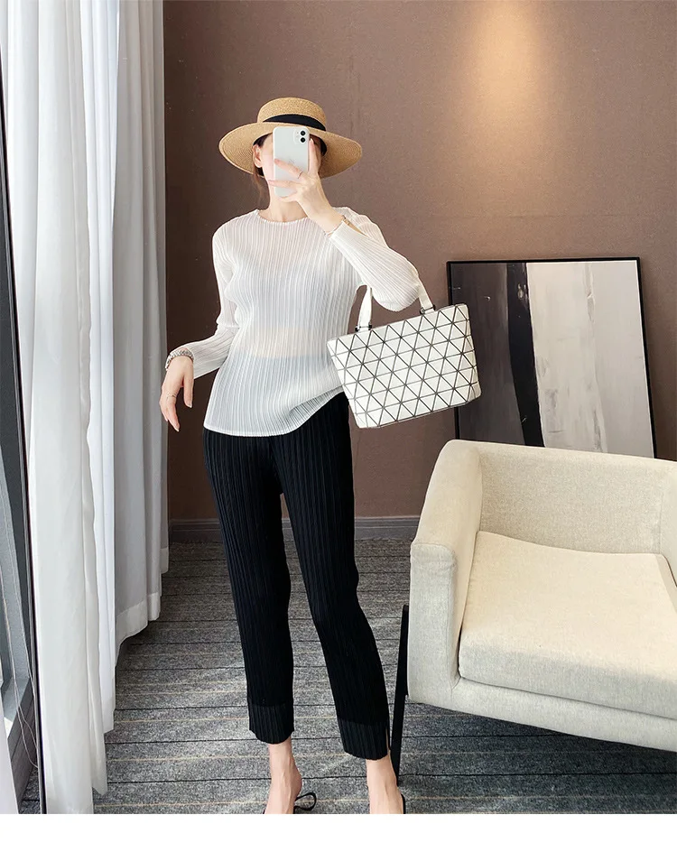Miyake Pleated Round Neck Solid Color Long Sleeved Top 2025 Summer New Fashion Casual Loose and Versatile Women's T-shirt
Miyake Pleated Round Neck Solid Color Long Sleeved Top 2025 Summer New Fashion Casual Loose and Versatile Women's T-shirt