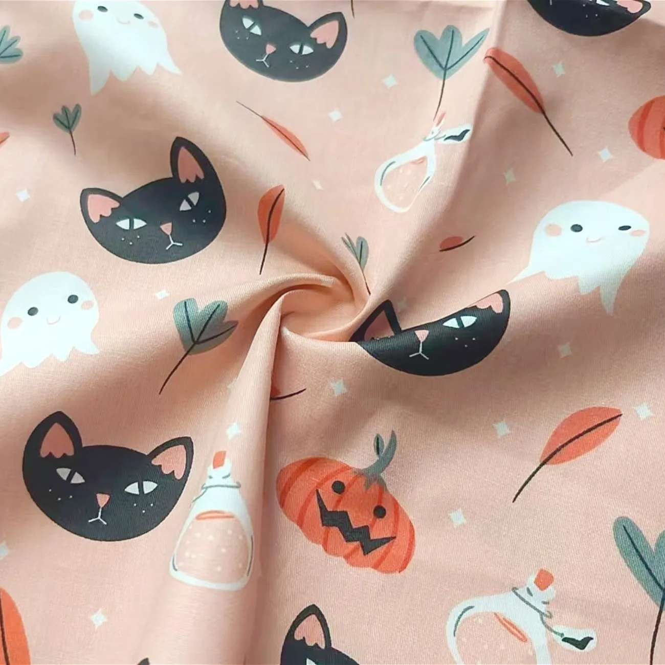 Halloween pumpkin head twill pure cotton cartoon fabric cotton bedding fabric printed cloth soft pure cotton texture fabric.
Halloween pumpkin head twill pure cotton cartoon fabric cotton bedding fabric printed cloth soft pure cotton texture fabric.