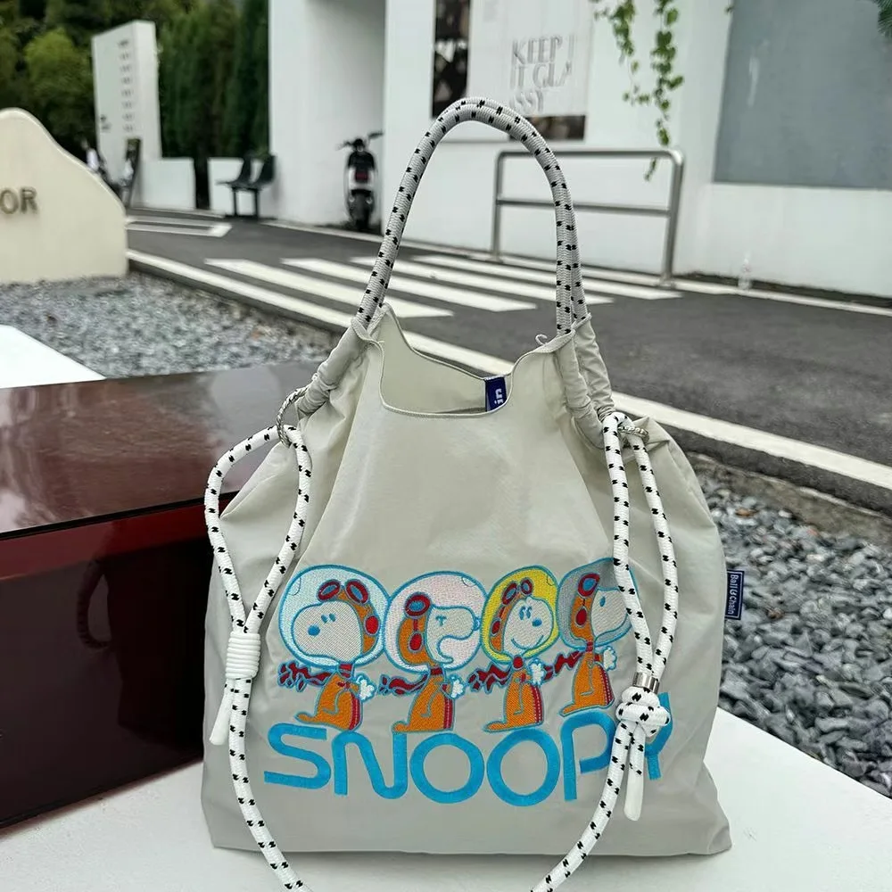 Snoopy Casual Tote Bag Women's Messenger Nylon ins Fashion embroidery Handbag Small Fresh Cartoon Shoulder Bag
Snoopy Casual Tote Bag Women's Messenger Nylon ins Fashion embroidery Handbag Small Fresh Cartoon Shoulder Bag