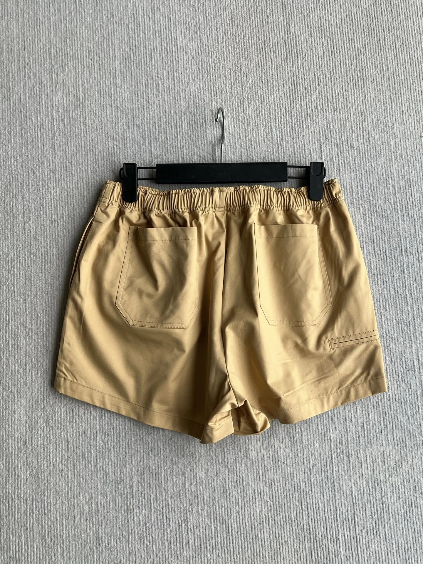Khaki Short Pants Women's Casual Workwear Style Drawstring Elastic Waist Fashionable All-Match Logo Embellished Summer Wear
Khaki Short Pants Women's Casual Workwear Style Drawstring Elastic Waist Fashionable All-Match Logo Embellished Summer Wear