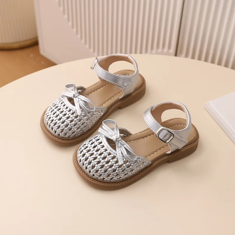 Toddlers Girls Woven Sandals Summer Hollow-out Kids Causal Shoes Non-slip Breathable Children School Flat Sandals Beige Silver
Toddlers Girls Woven Sandals Summer Hollow-out Kids Causal Shoes Non-slip Breathable Children School Flat Sandals Beige Silver