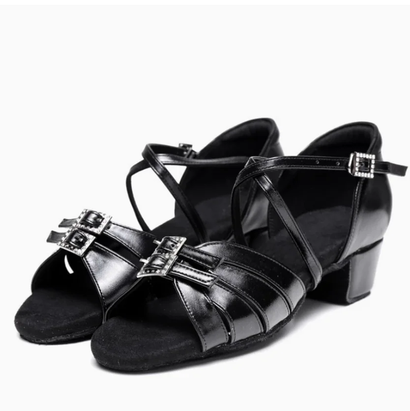 1pair /lot woman fashion dance shoes girl pu dancing shoes size soft sole black and white
1pair /lot woman fashion dance shoes girl pu dancing shoes size soft sole black and white