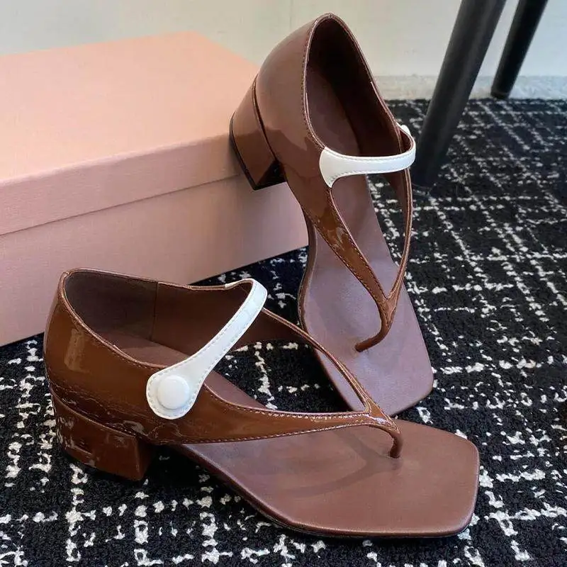Fashion Catwalk with The Same Toe Sandals Women's 2025 New Versatile Square Head Thick Heel One-word Buckle Shoes
Fashion Catwalk with The Same Toe Sandals Women's 2025 New Versatile Square Head Thick Heel One-word Buckle Shoes