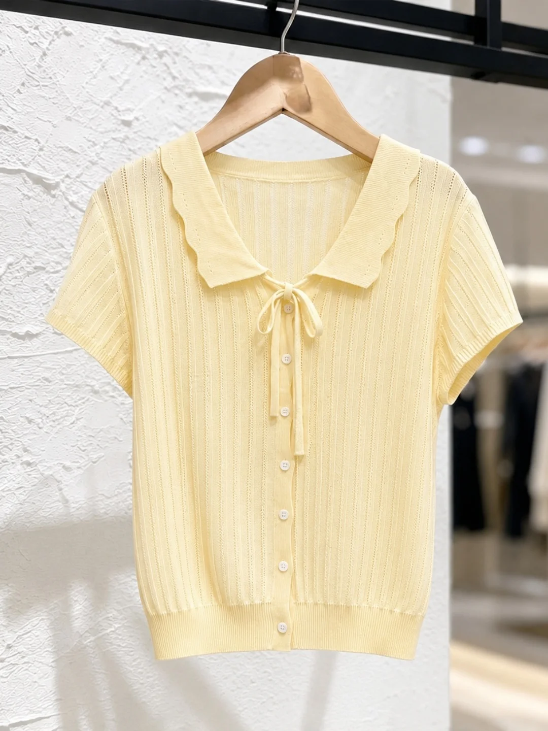 Sweet Youthful Ice Silk Knitted Top with Bow Design Single Button Fashionable Summer Short Sleeve Women's Loose Fit Commute S...
Sweet Youthful Ice Silk Knitted Top with Bow Design Single Button Fashionable Summer Short Sleeve Women's Loose Fit Commute S...