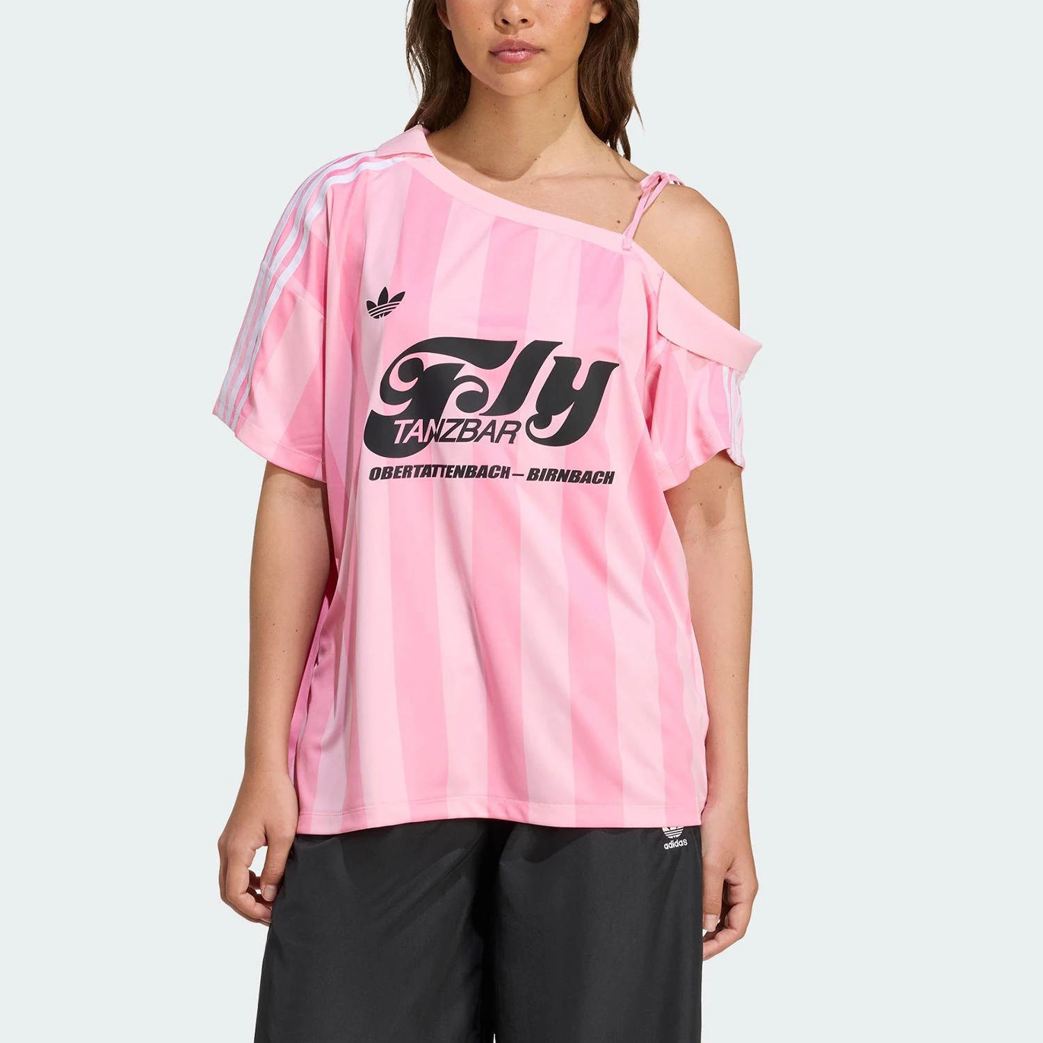 Женская футбольная тренировочная майка Adidas Genuine Originals с открытыми плечами KD2277
Женская футбольная тренировочная майка Adidas Genuine Originals с открытыми плечами KD2277