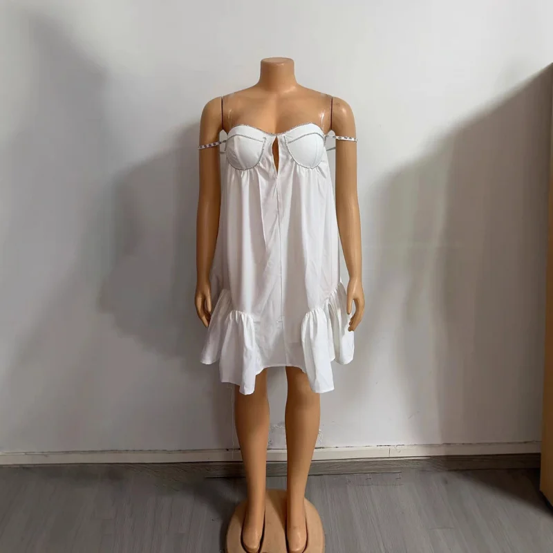 European and American New Chain Strapless Low-Cut Loose Strap Large Hem Dress Women
European and American New Chain Strapless Low-Cut Loose Strap Large Hem Dress Women