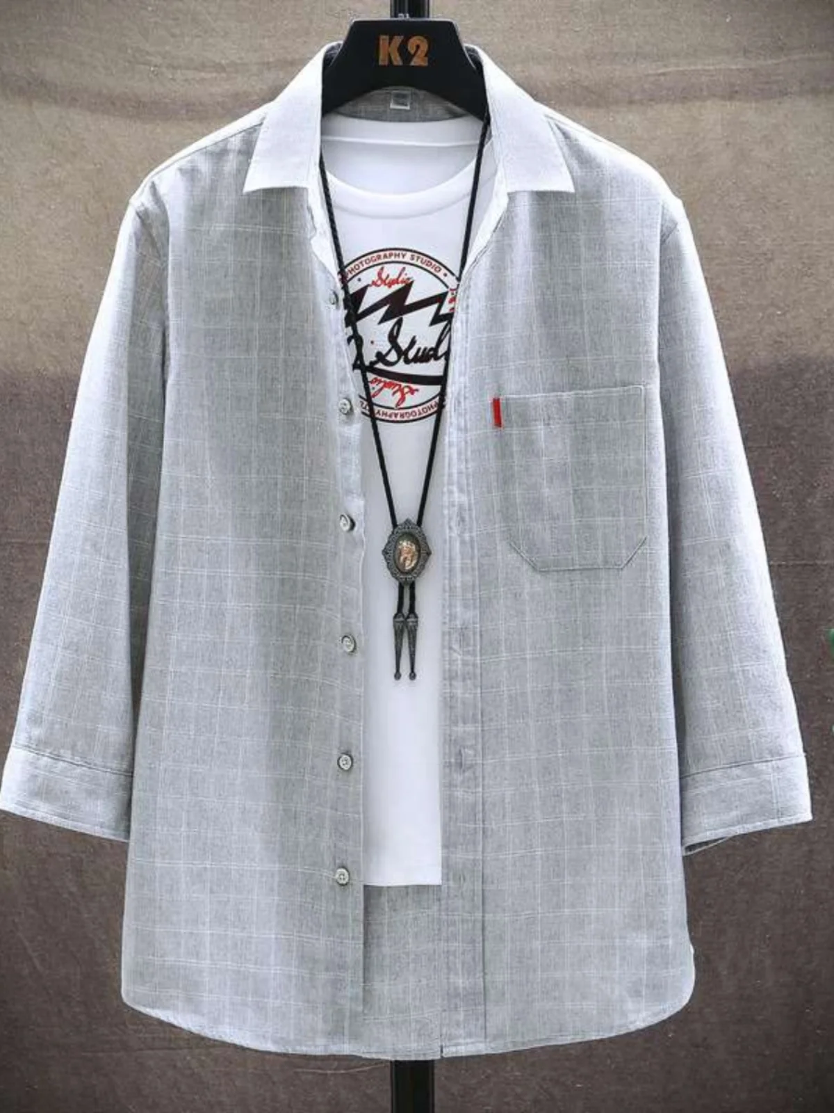 Модная корейская повседневная свободная летняя мужская футболка в клетку, стильная молодежная летняя одежда свободного кроя
Модная корейская повседневная свободная летняя мужская футболка в клетку, стильная молодежная летняя одежда свободного кроя