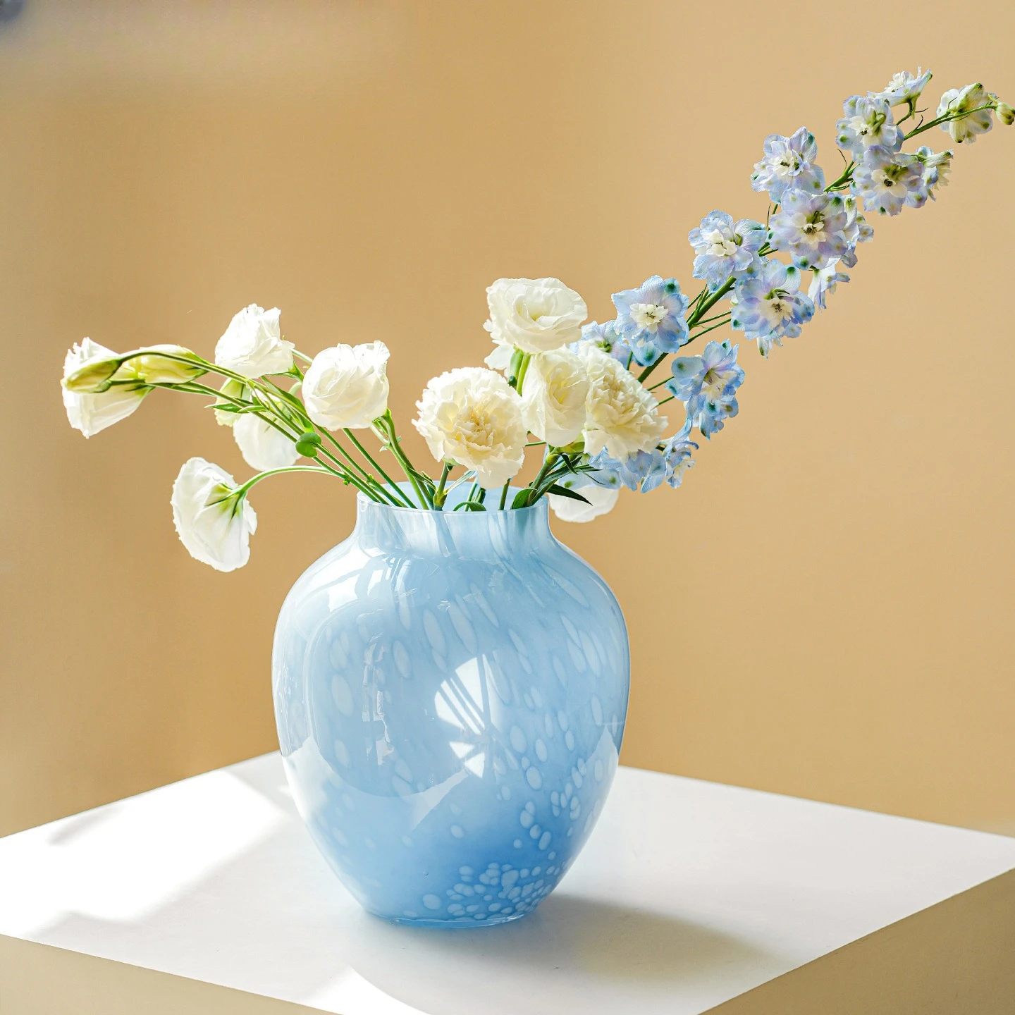 Vase ornament, living room flower arrangement, beautiful glazed advanced sense ins wind flower creativity
Vase ornament, living room flower arrangement, beautiful glazed advanced sense ins wind flower creativity