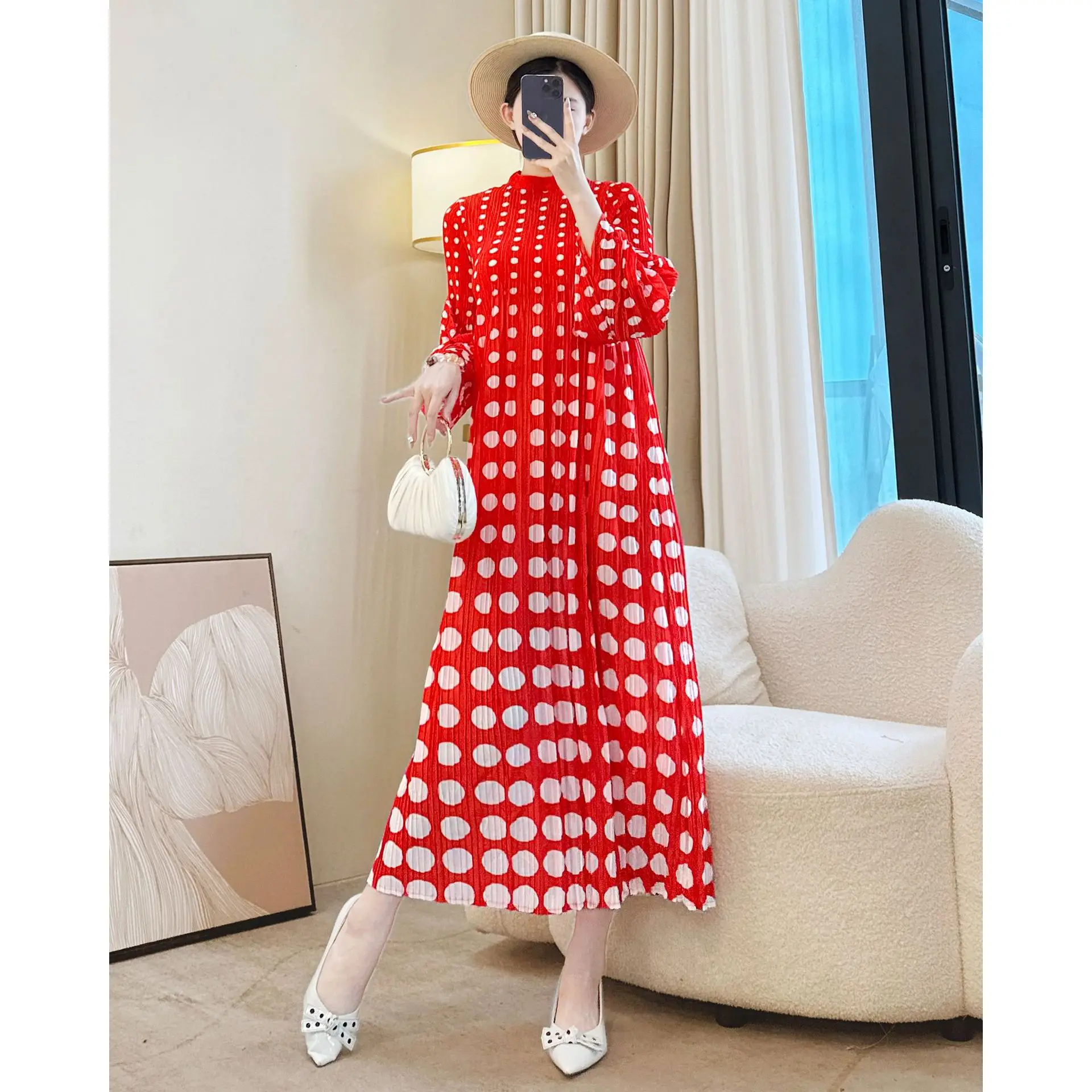 Miyake Retro High-end Smudged Round Neck Lantern Sleeve Dress Women's Summer Waist Pleated A Word Elegant Long Skirt 2025 New
Miyake Retro High-end Smudged Round Neck Lantern Sleeve Dress Women's Summer Waist Pleated A Word Elegant Long Skirt 2025 New