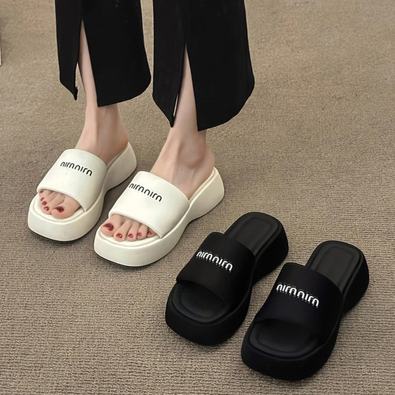 Trendy Thick Bottom Sandals Women's Outdoor Shoes Summer 2026 Heightening Black Slip-On Slippers Comfortable PU Footbed
Trendy Thick Bottom Sandals Women's Outdoor Shoes Summer 2026 Heightening Black Slip-On Slippers Comfortable PU Footbed