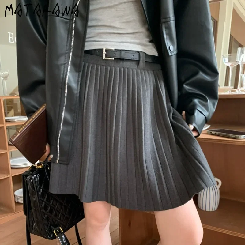 Matakawa Knitted Mini Skirt Solid Preppy Style Pleated Autumn Winter Faldas Mujer Korean Fashion Vintage A-line Women
Matakawa Knitted Mini Skirt Solid Preppy Style Pleated Autumn Winter Faldas Mujer Korean Fashion Vintage A-line Women