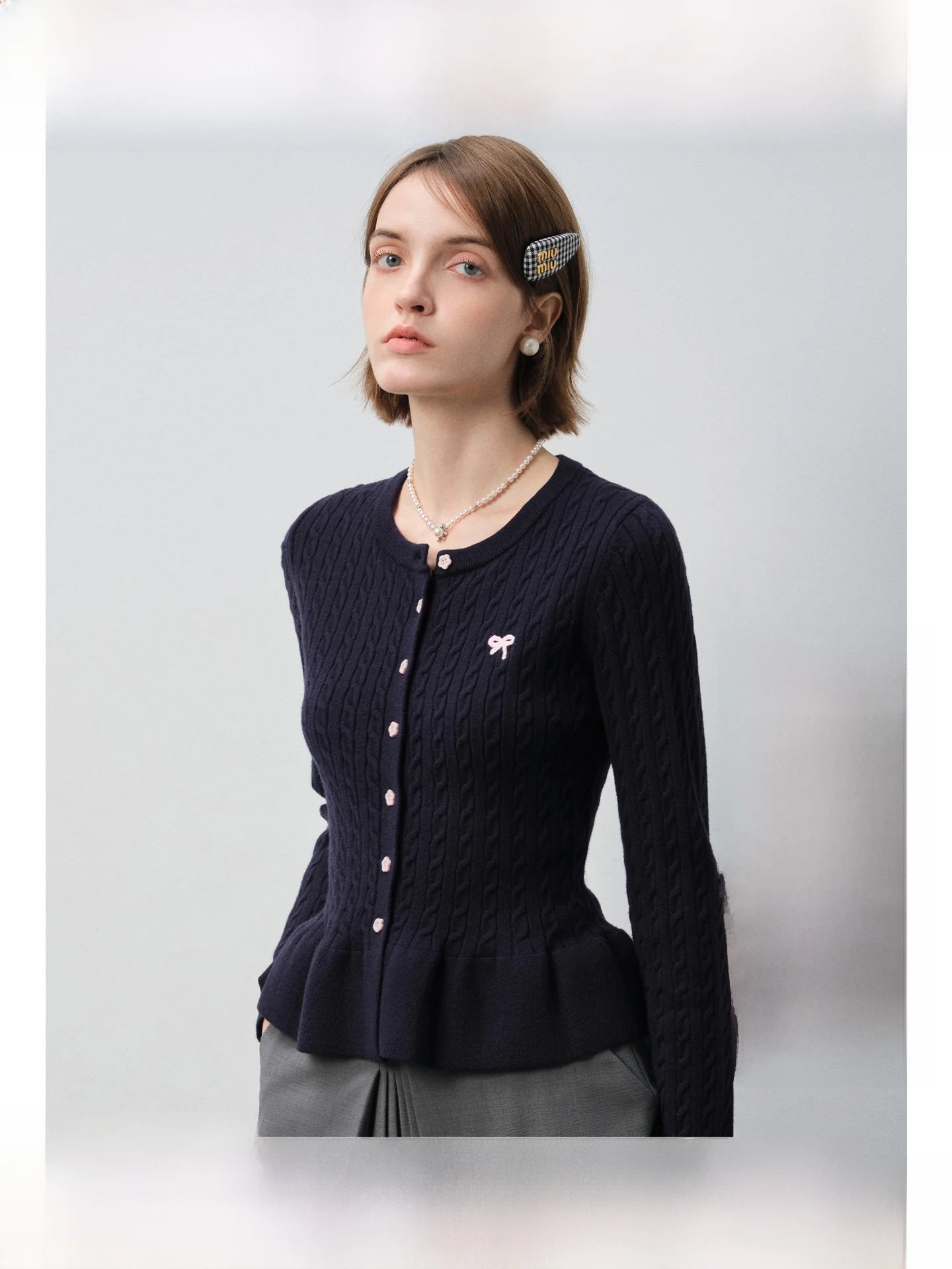 Эффект похудения: новый трикотажный топ больших размеров с утягивающим эффектом на талии и подчеркиванием плеч для слегка полных женщин.
Эффект похудения: новый трикотажный топ больших размеров с утягивающим эффектом на талии и подчеркиванием плеч для слегка полных женщин.