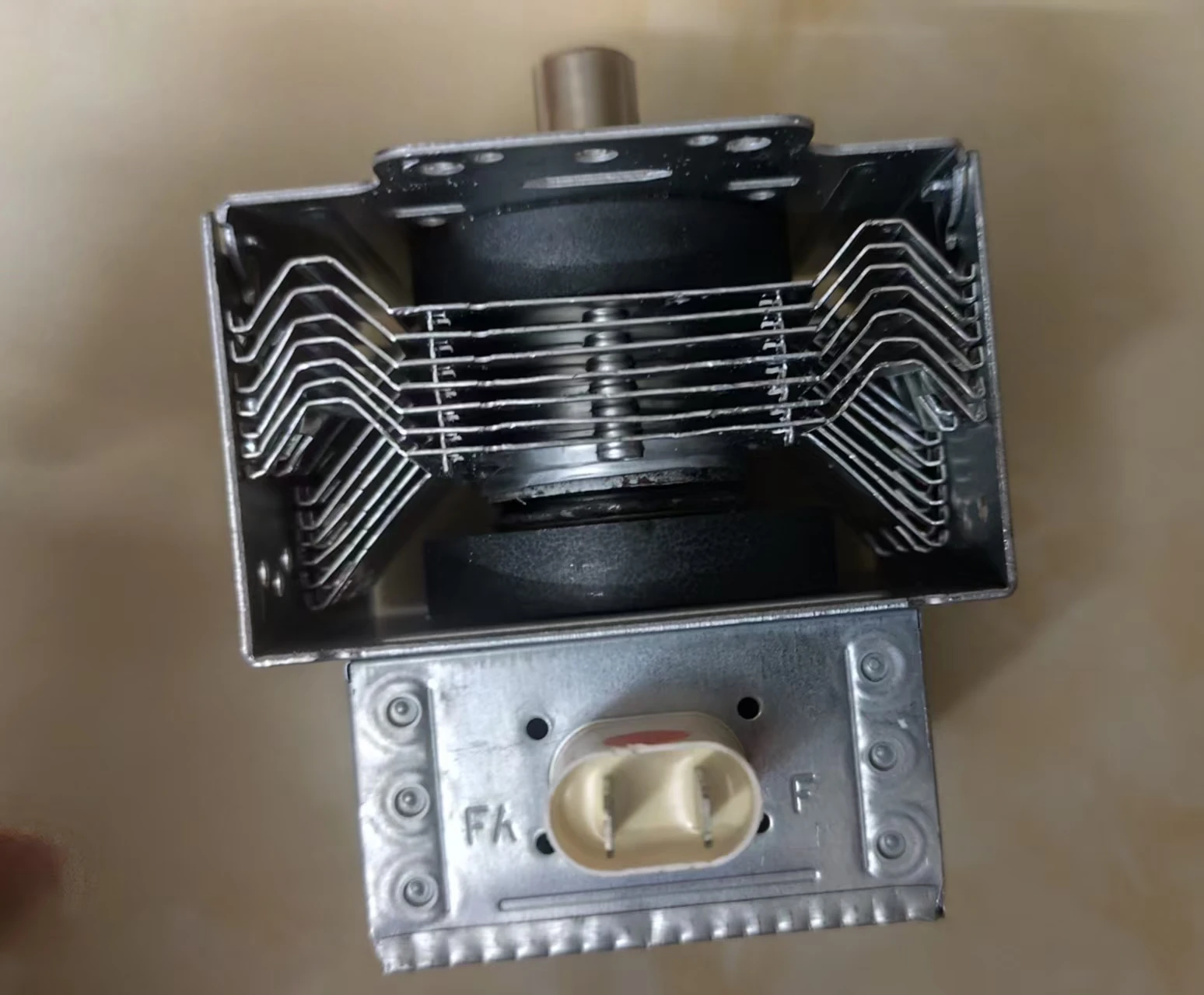 Магнетрон с преобразованием частоты микроволновой печи 2M286, аксессуары для микроволнового оборудования, 1000 Вт, микроволновая электронная трубка, нагревательная трубка
Магнетрон с преобразованием частоты микроволновой печи 2M286, аксессуары для микроволнового оборудования, 1000 Вт, микроволновая электронная трубка, нагревательная трубка