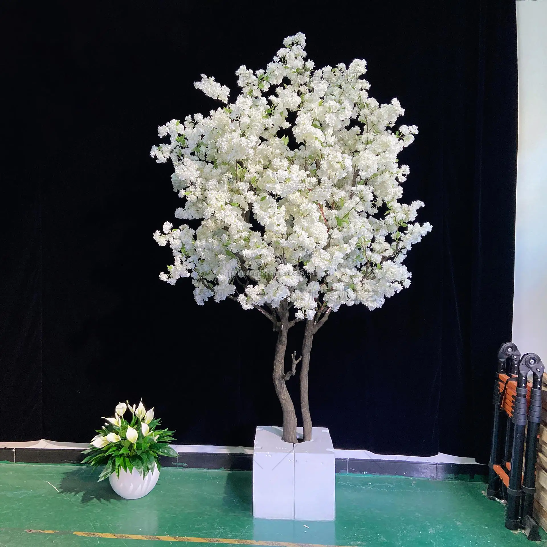 Мы производим большие искусственные деревья сакуры (бонсай), подходящие для отелей, свадеб и украшения гостиных.
Мы производим большие искусственные деревья сакуры (бонсай), подходящие для отелей, свадеб и украшения гостиных.