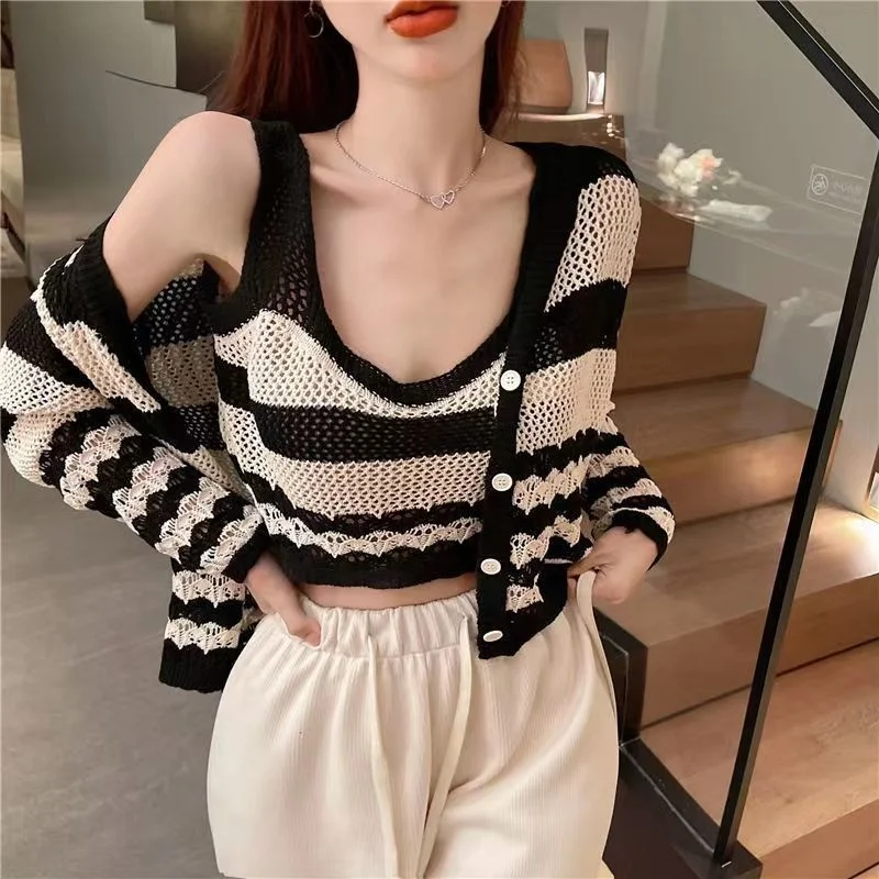 2 Pieces Summer Sets Tank Top and Sweater Set Women Hollow Out Knitted Cardigan Sexy Slim Pretty Outerwear Casual Kpop Short Top
2 Pieces Summer Sets Tank Top and Sweater Set Women Hollow Out Knitted Cardigan Sexy Slim Pretty Outerwear Casual Kpop Short Top
