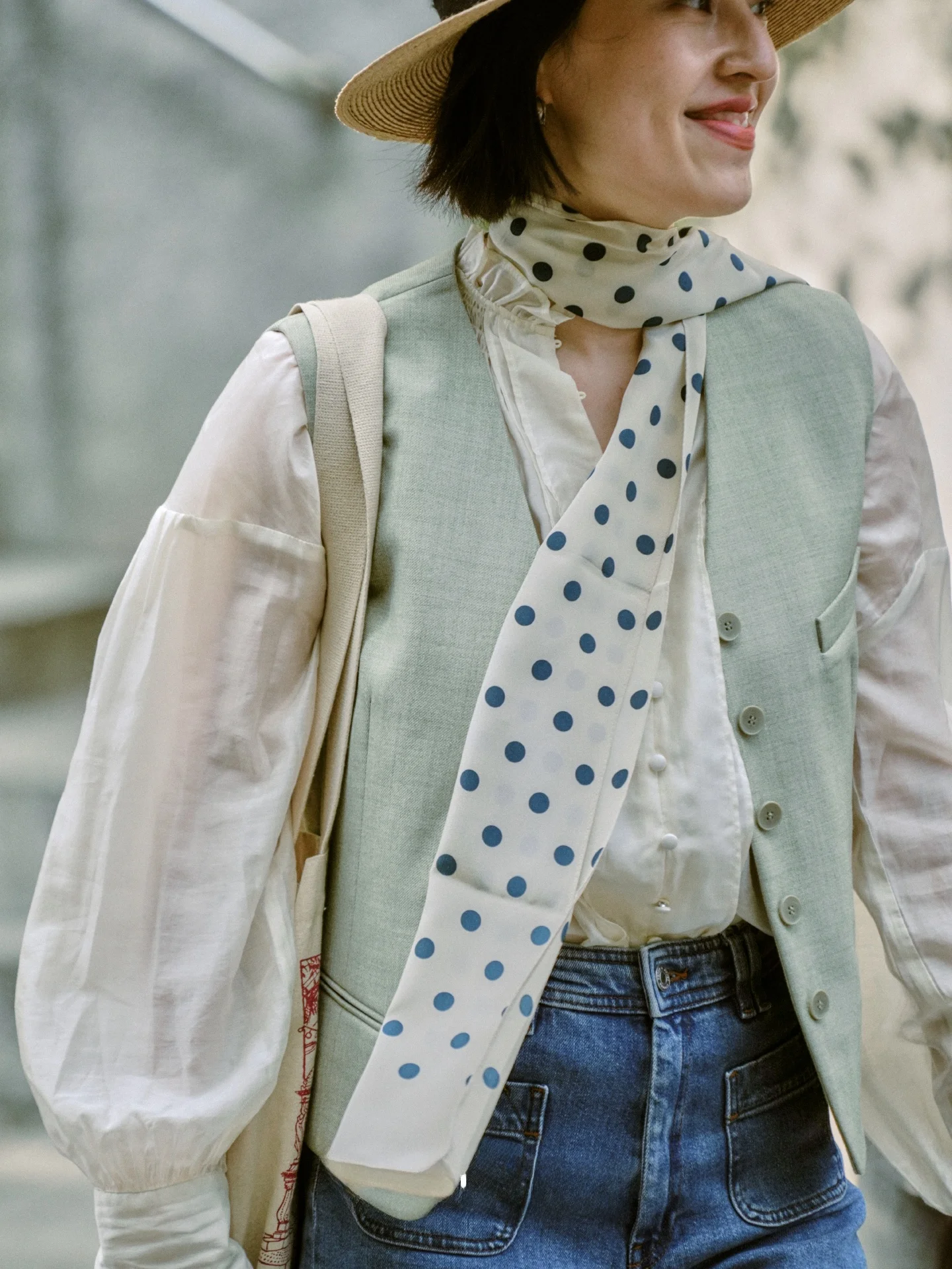 Weiliao Silk Scarf with Sash Polka Dot Double Gauze Real Silk Vintage Commute Deep Blue And Rice Milk White Intellectual Style
Weiliao Silk Scarf with Sash Polka Dot Double Gauze Real Silk Vintage Commute Deep Blue And Rice Milk White Intellectual Style
