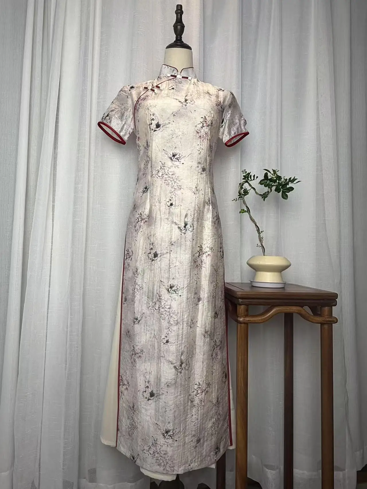 Women Print Aodal Long Qipao Classic Chinese Traditional style Evening Dress Sexy Slim High Split Cheongsam Vestidos
Women Print Aodal Long Qipao Classic Chinese Traditional style Evening Dress Sexy Slim High Split Cheongsam Vestidos