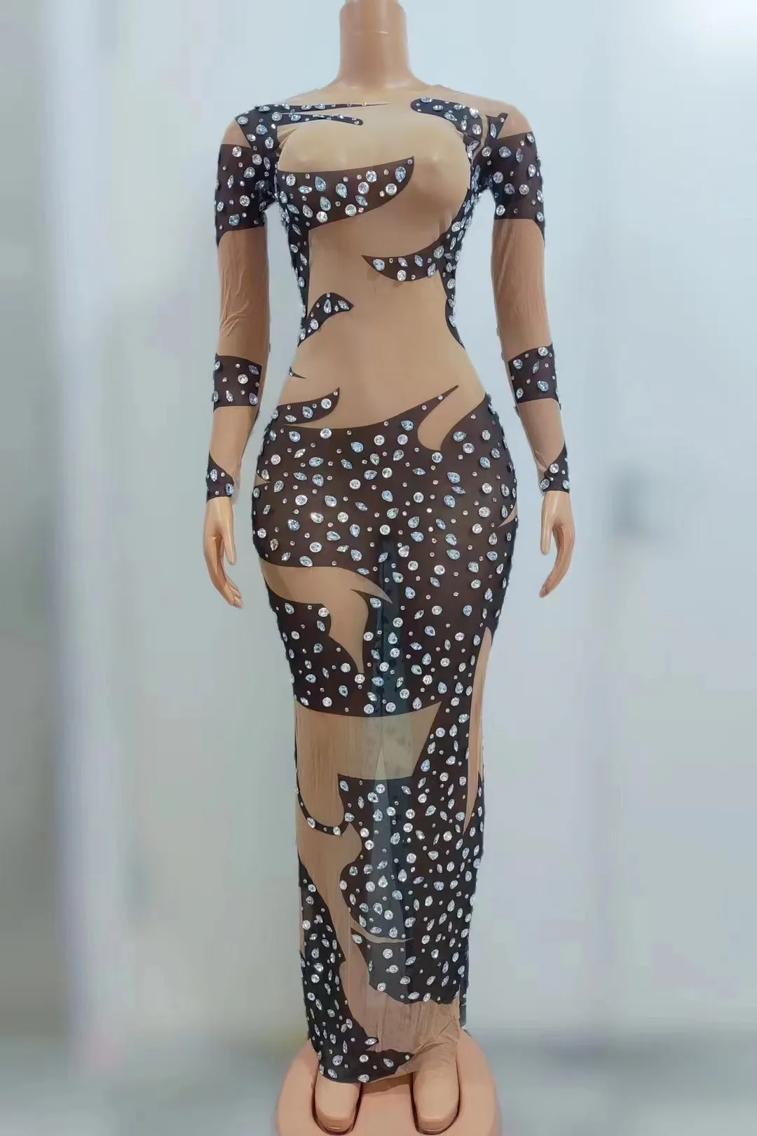 Women Sexy Long Sleeves Mesh Sparkling Diamond Celebrity Long Party Dress Elegant Evening Party Club Stage Performance Costume
Women Sexy Long Sleeves Mesh Sparkling Diamond Celebrity Long Party Dress Elegant Evening Party Club Stage Performance Costume