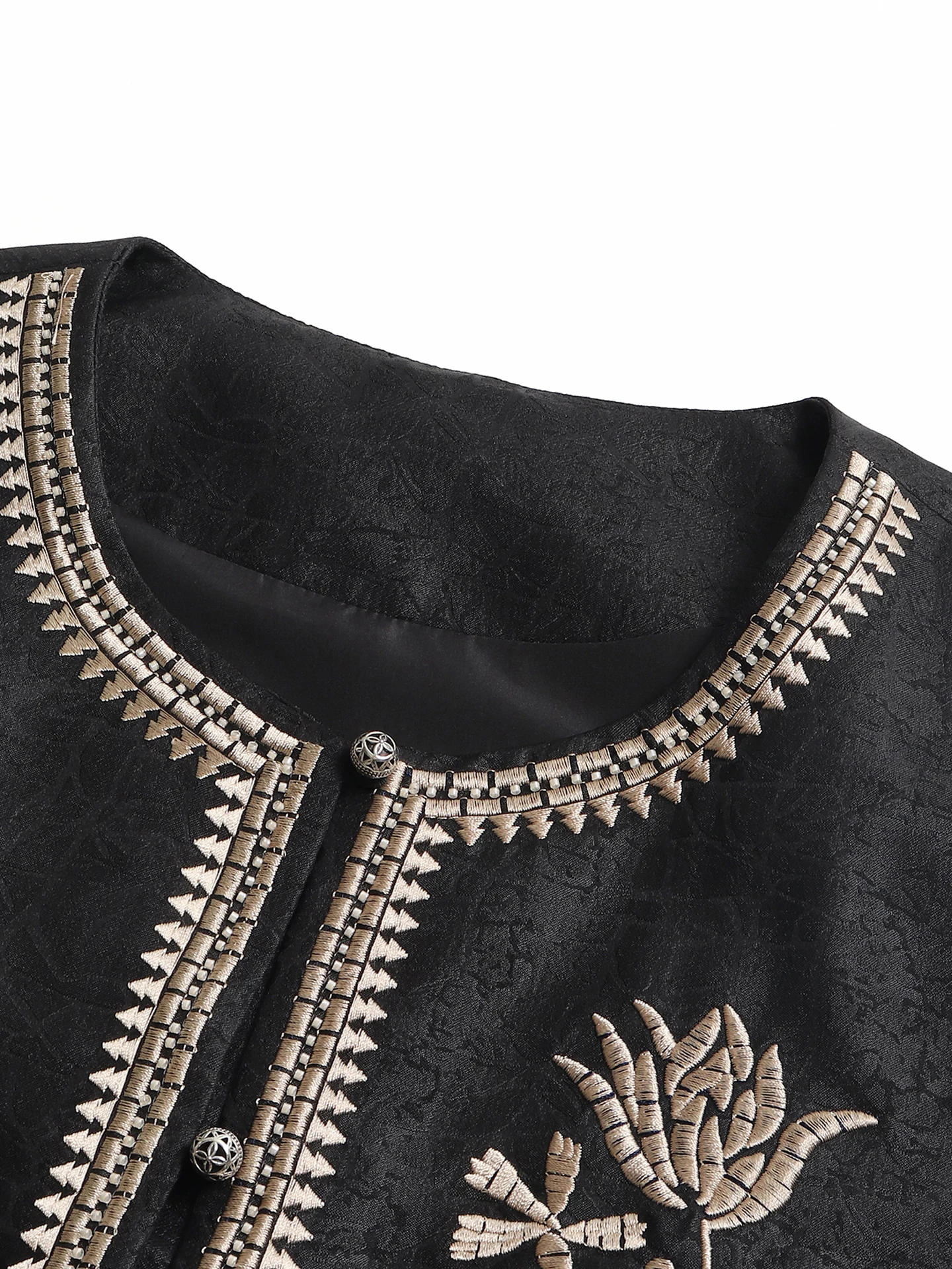 Новый китайский атласный жилет с тяжелой вышивкой, женский черный элитный жилет в стиле ретро, полностью хлопковый, с цветочным узором, модный
Новый китайский атласный жилет с тяжелой вышивкой, женский черный элитный жилет в стиле ретро, полностью хлопковый, с цветочным узором, модный