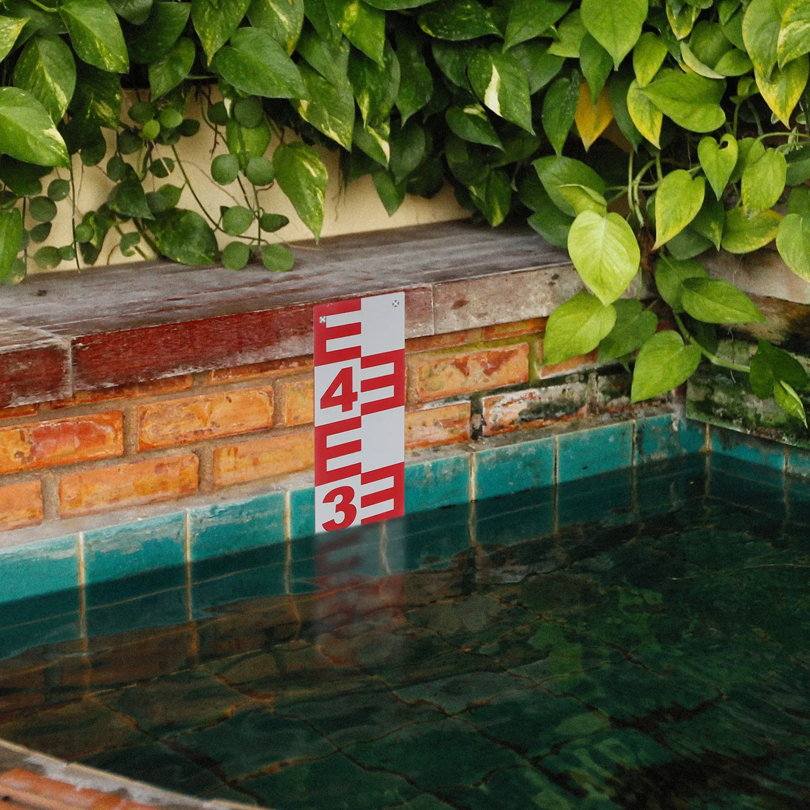 Stainless Steel Water Level Gauge Enamel Finish Glow in Level Measuring Device for Reservoirs Pools Ponds Monitoring
Stainless Steel Water Level Gauge Enamel Finish Glow in Level Measuring Device for Reservoirs Pools Ponds Monitoring