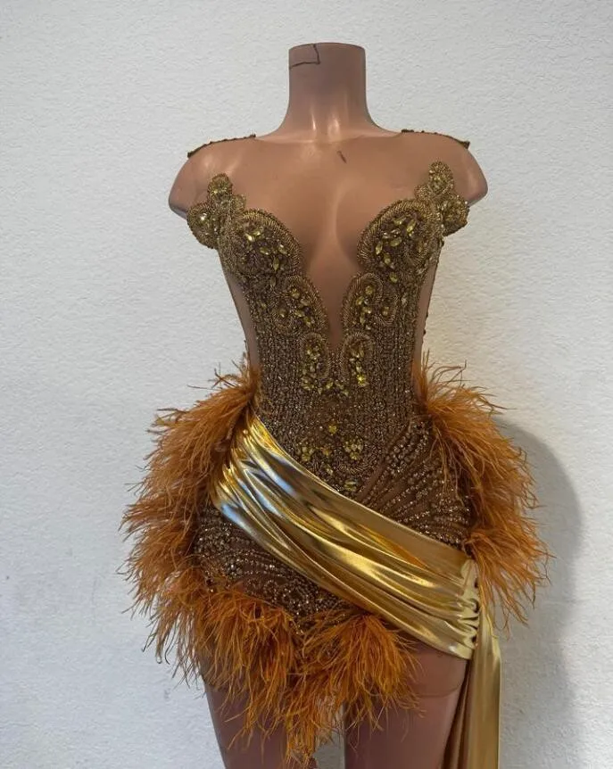Sparkly Gold Short Prom Reception Dress Luxury Diamond Crystal Ostrich Feather Black Girl Birthday Gown vestido de gala 2024
Sparkly Gold Short Prom Reception Dress Luxury Diamond Crystal Ostrich Feather Black Girl Birthday Gown vestido de gala 2024