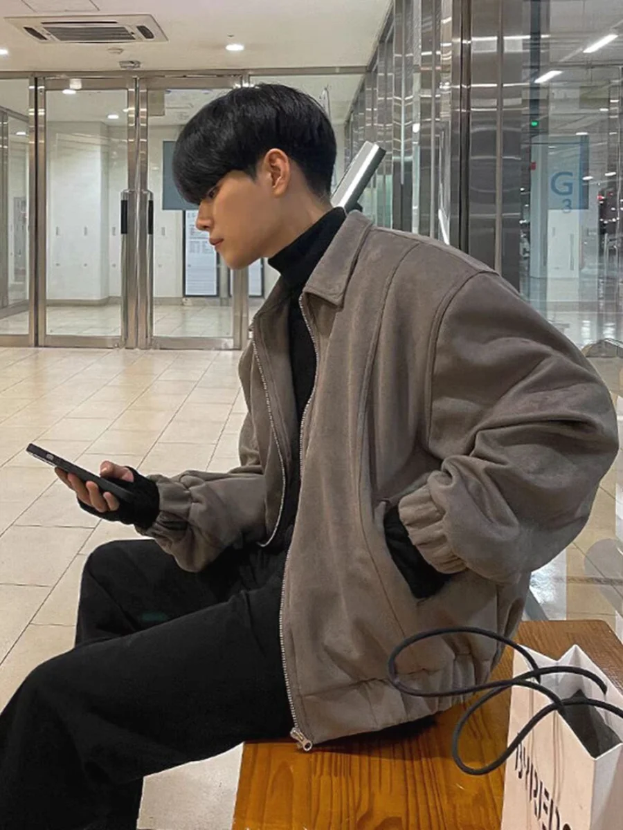 Корейская замшевая кожаная куртка-кардиган для мужчин, высококачественная рабочая одежда, модный осенний молодежный кардиган на молнии с длинными рукавами
Корейская замшевая кожаная куртка-кардиган для мужчин, высококачественная рабочая одежда, модный осенний молодежный кардиган на молнии с длинными рукавами