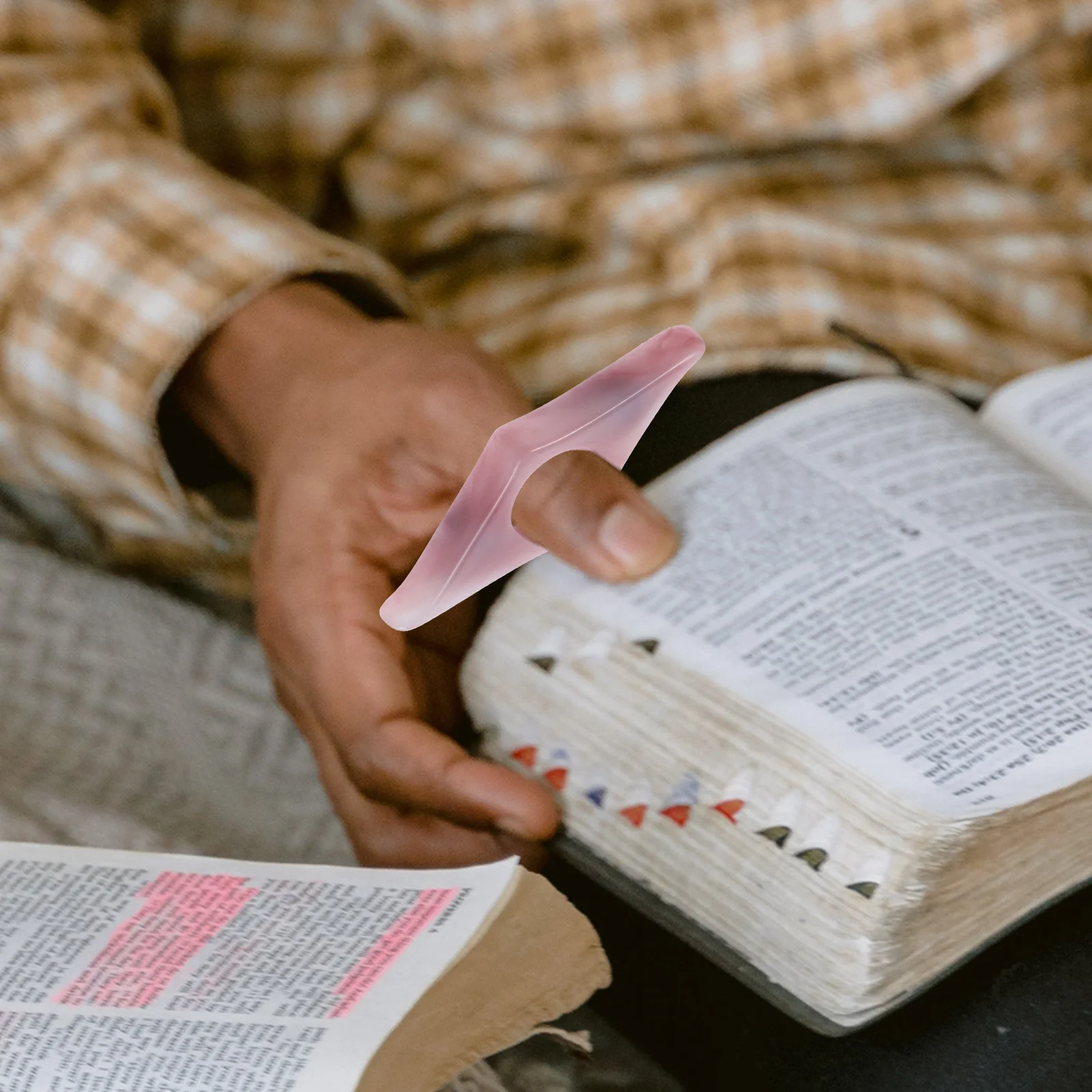 6Pcs Smooth Resin Thumb Ring Page Holder Book Marker for Reading Comfortable Hand Grip Multi-Function Book Holder Reading
6Pcs Smooth Resin Thumb Ring Page Holder Book Marker for Reading Comfortable Hand Grip Multi-Function Book Holder Reading